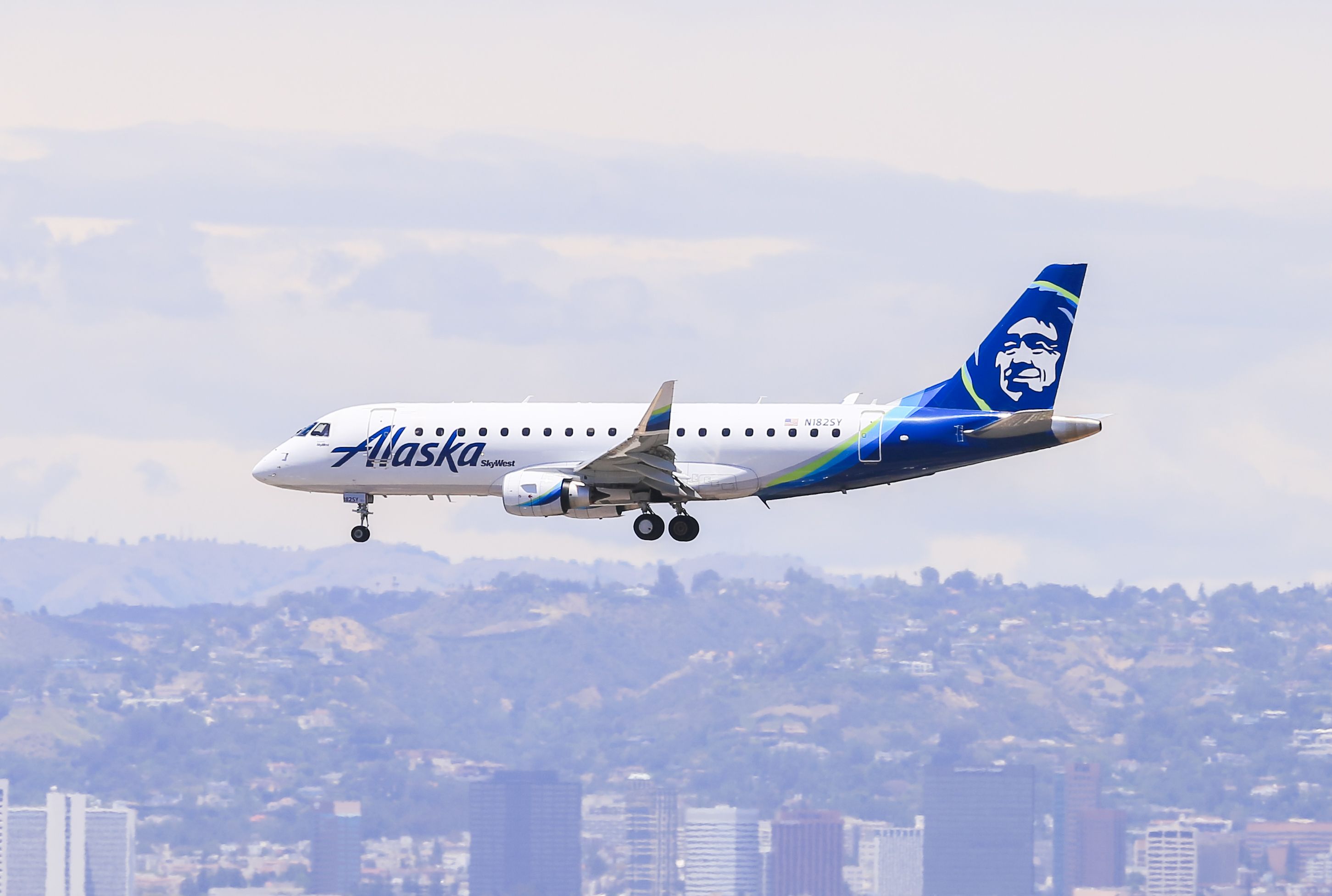 Alaska Airlines SkyWest Embraer E175. 
