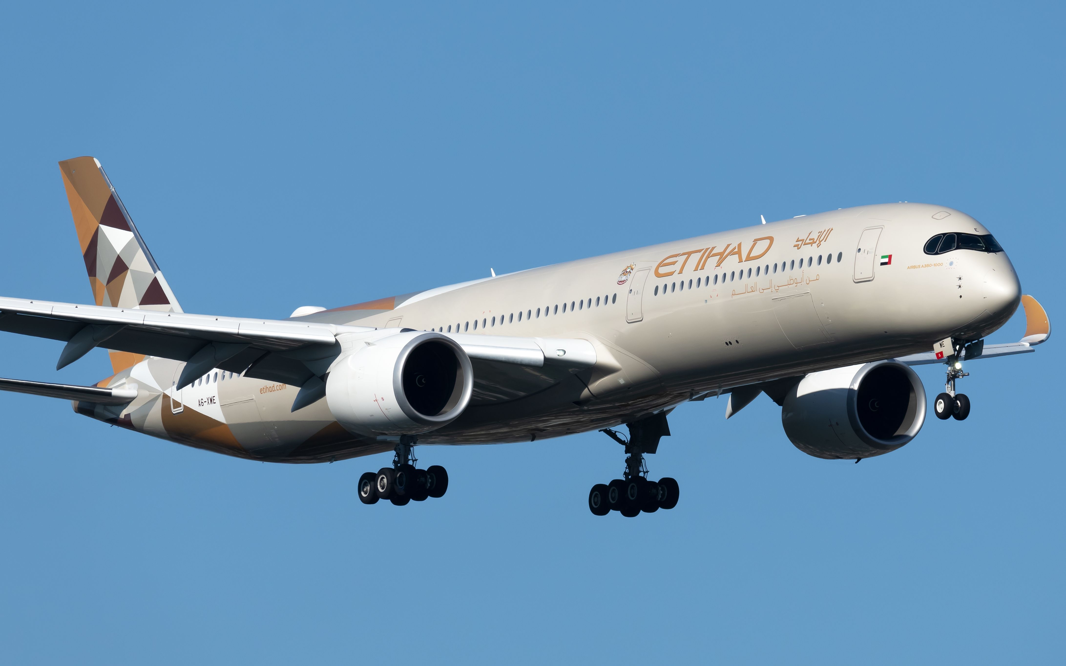 Etihad Airbus A350-1000 Inflight Closeup