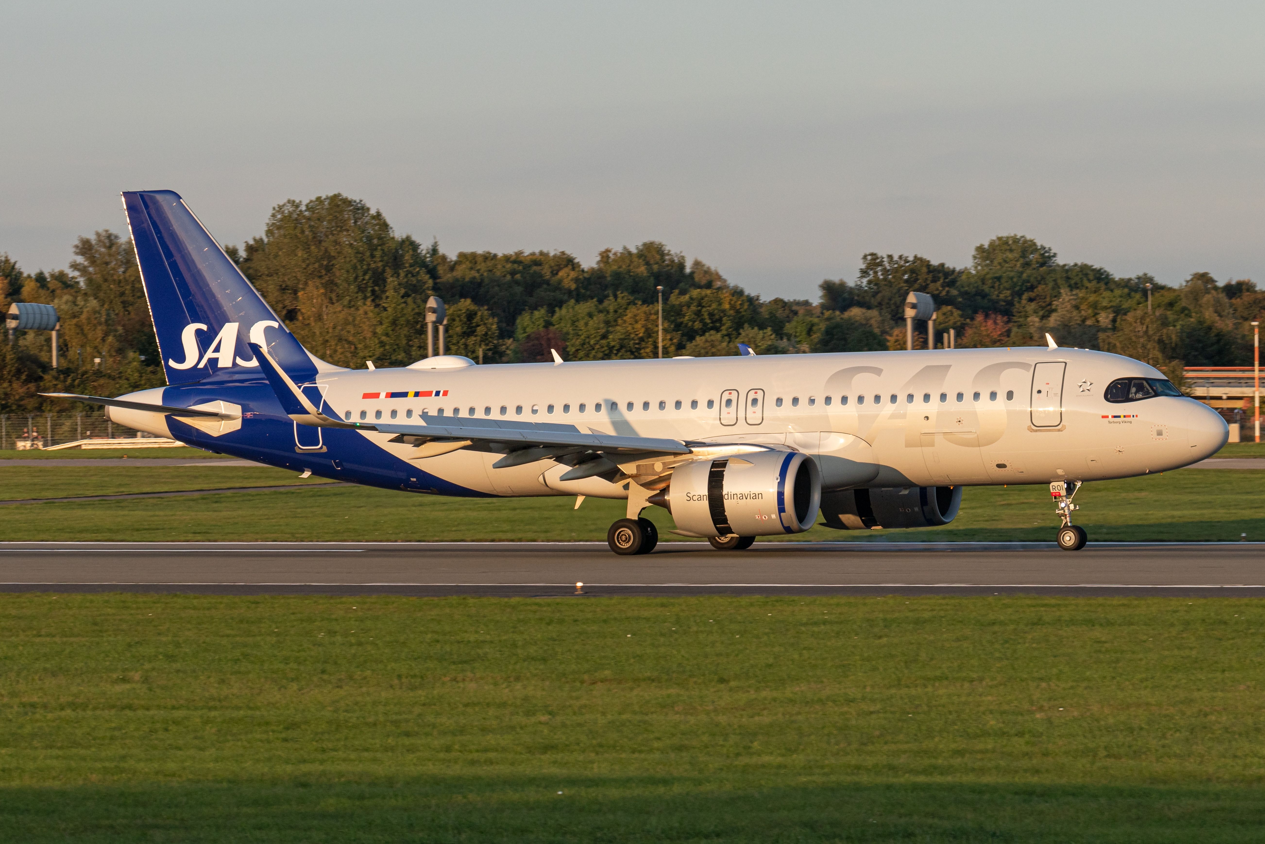SAS Airbus A320neo landing at Hamburg Airport HAM shutterstock_2158000047