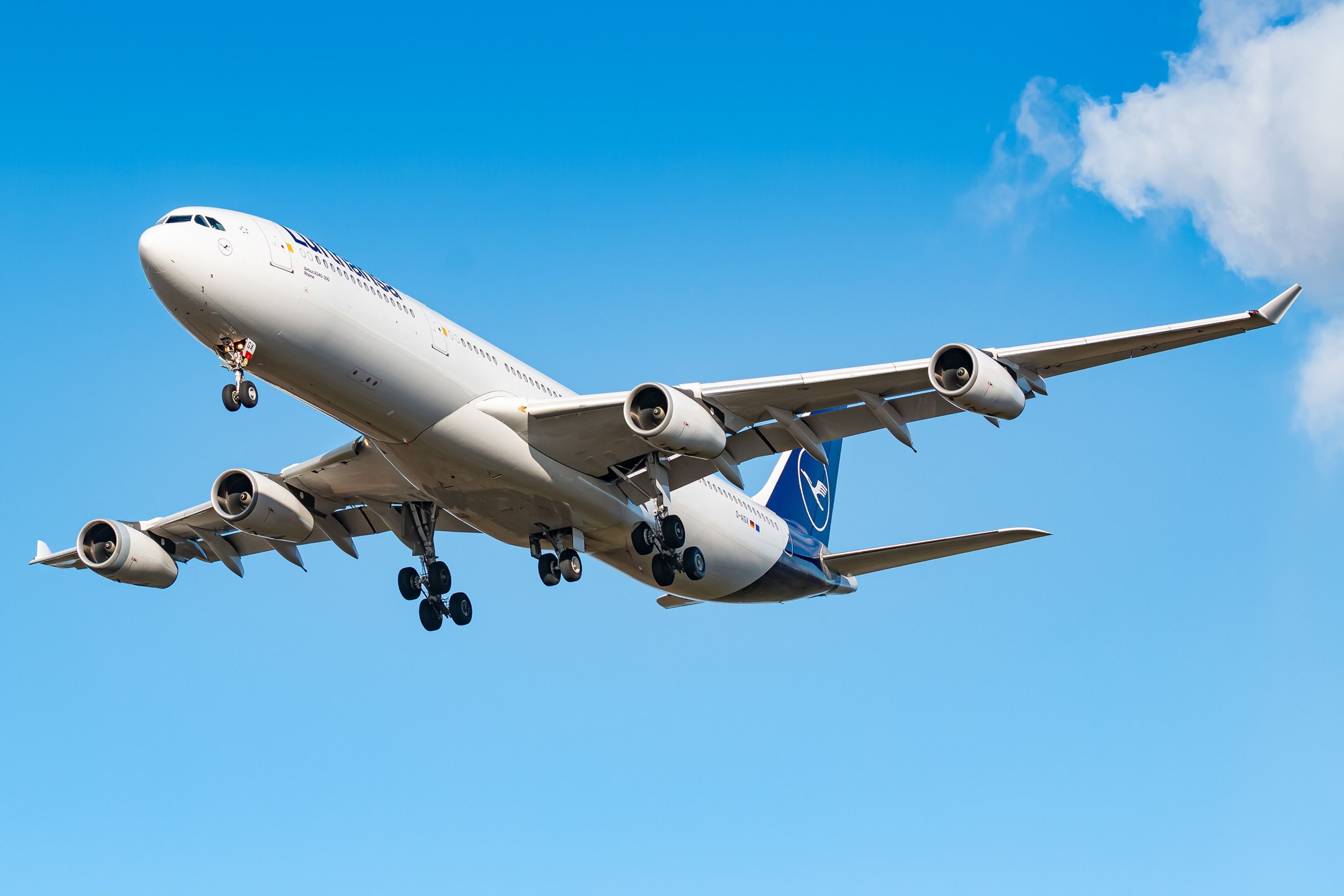 Lufthansa Airbus A340-300 landing at FRA shutterstock_1675863526