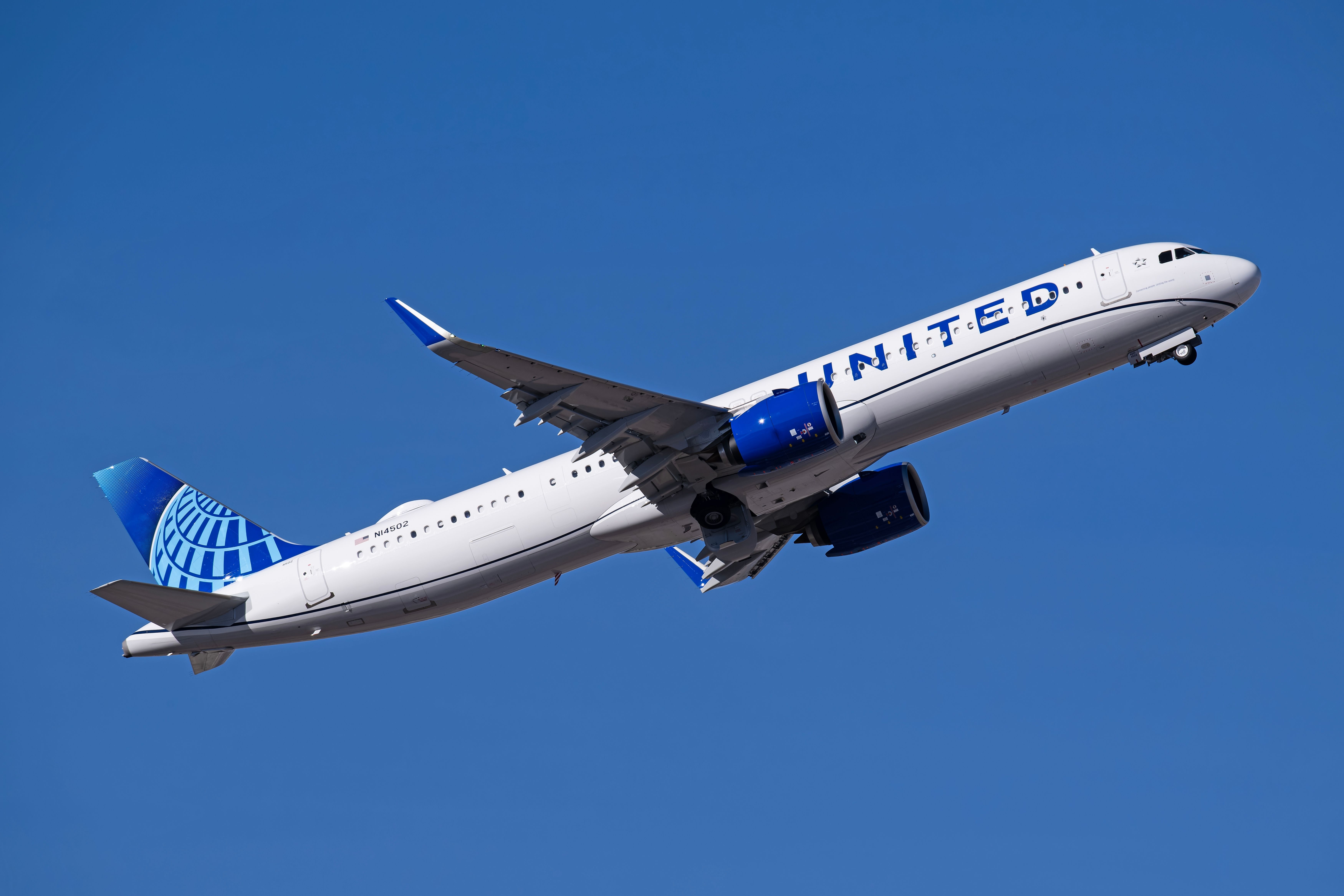 United Airlines Airbus A321neo taking off