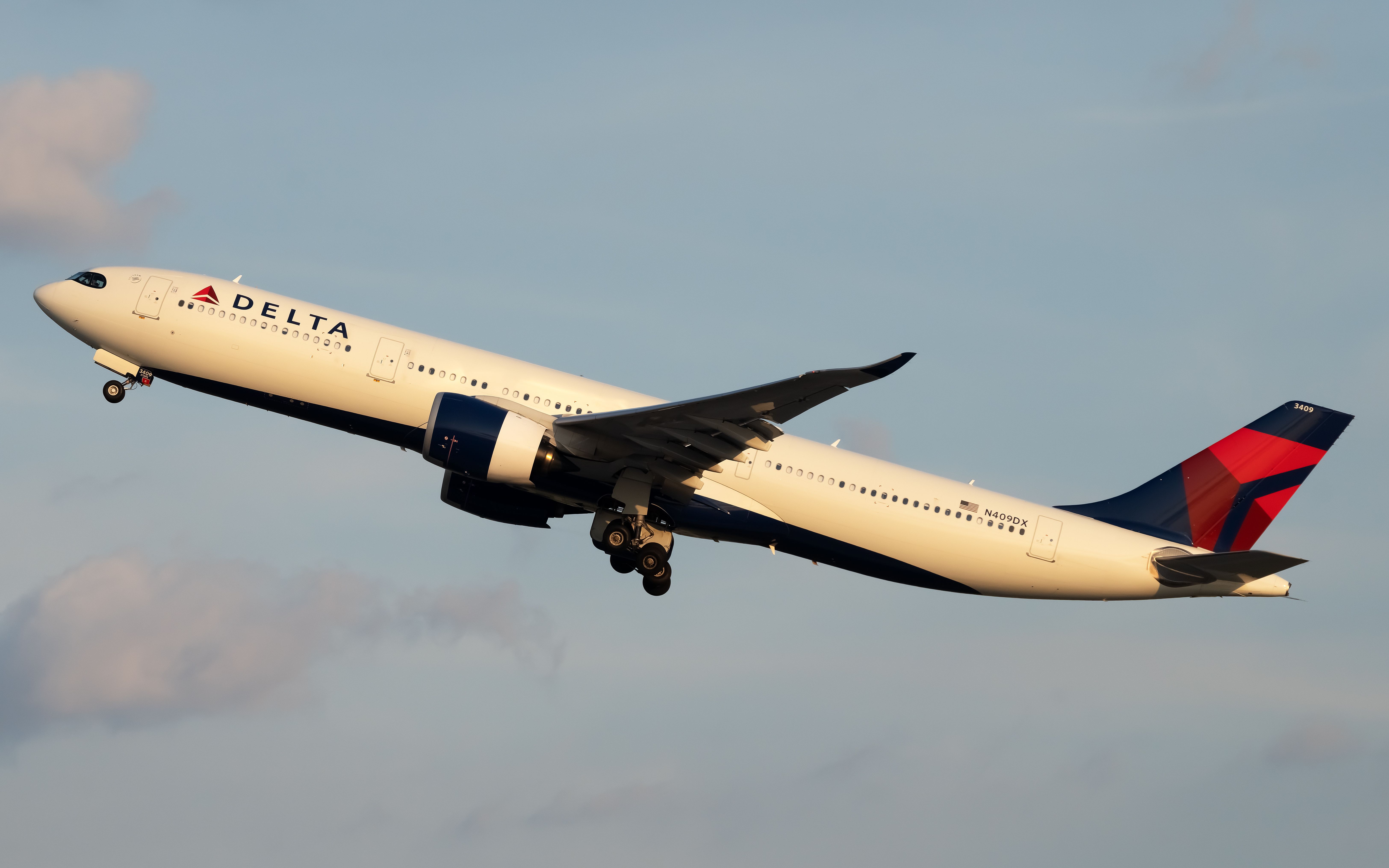 Delta A330neo flying