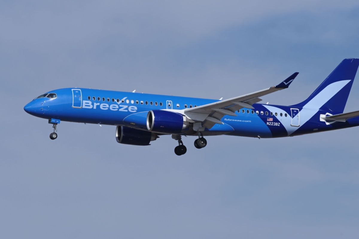 Breeze Airways Airbus A220-300