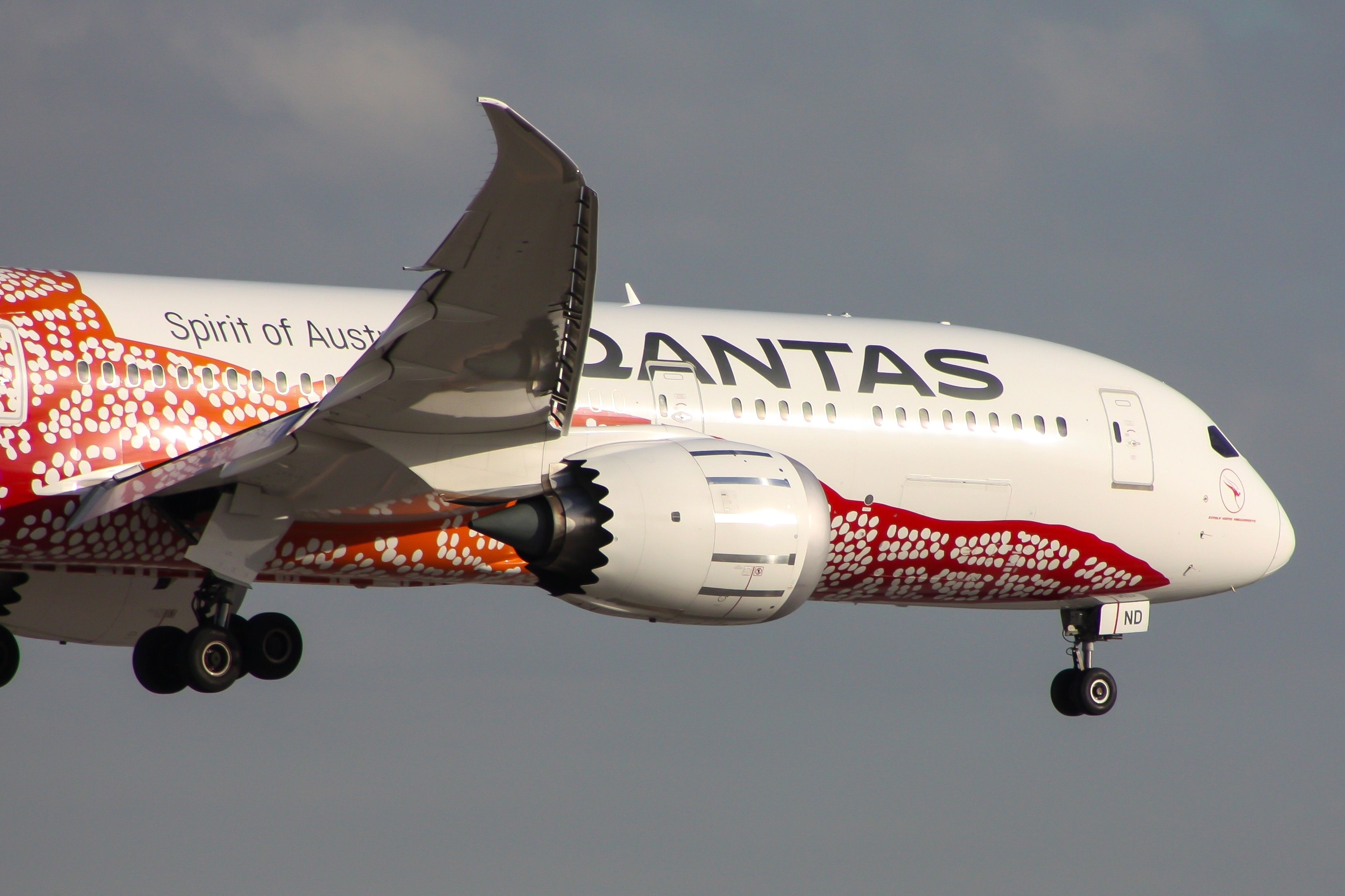 Qantas Boeing 787-9 landing at Dallas Fort Worth International Airport DFW
