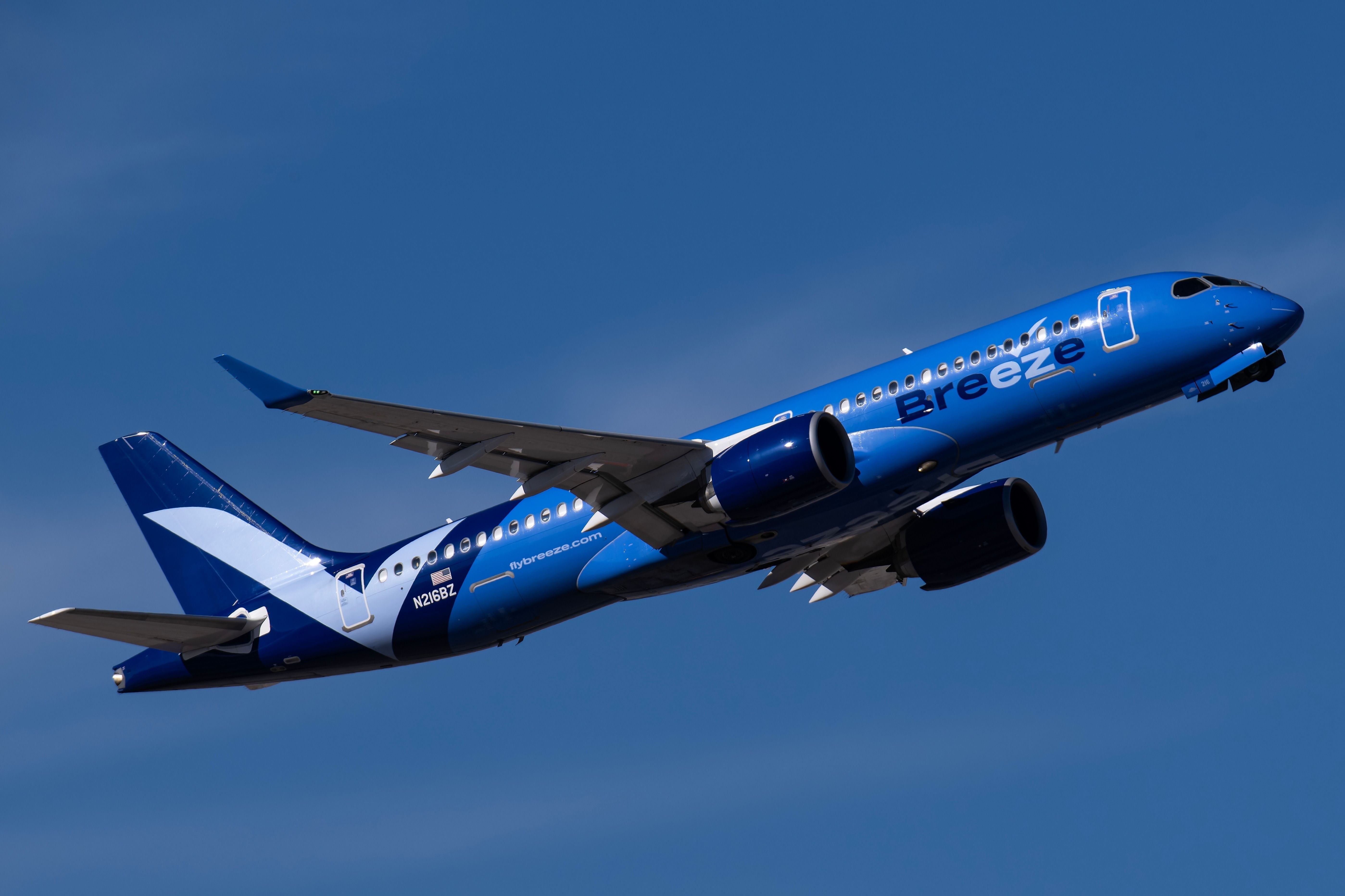 Breeze Airways Airbus A220 taking off