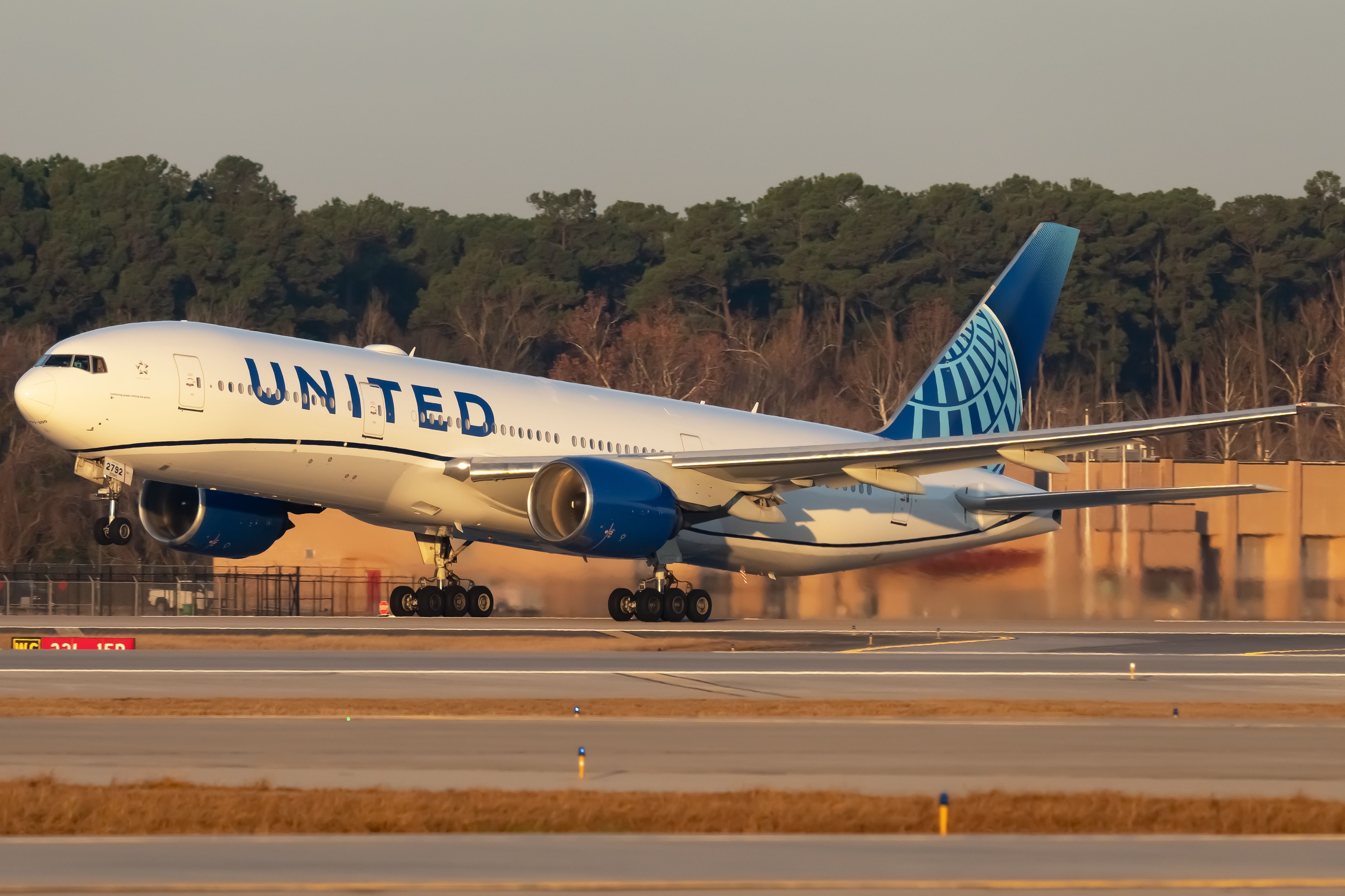 United Airlines Boeing 777 landing