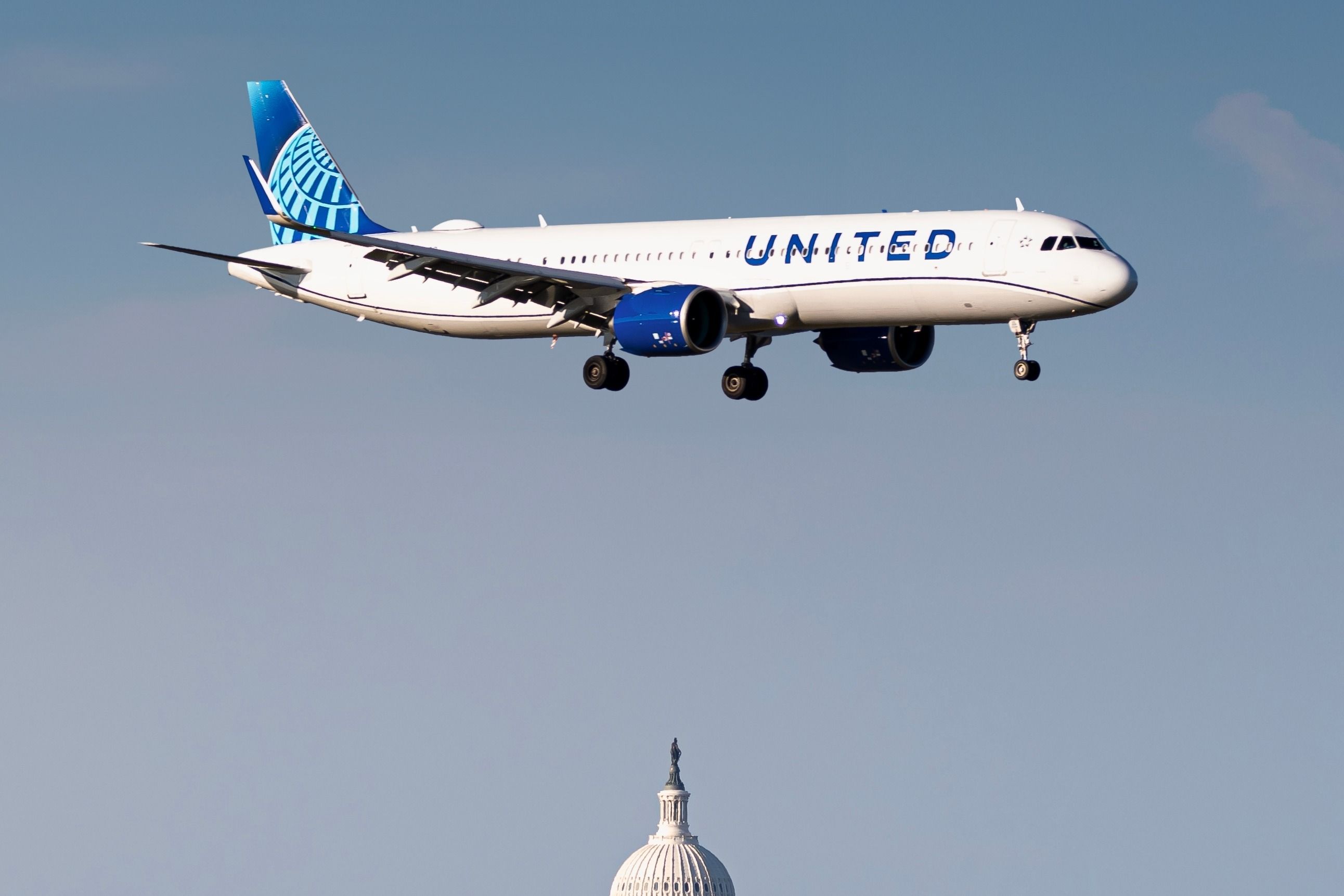 United Airlines Airbus A321neo landing in Washington, DC shutterstock_2507141089