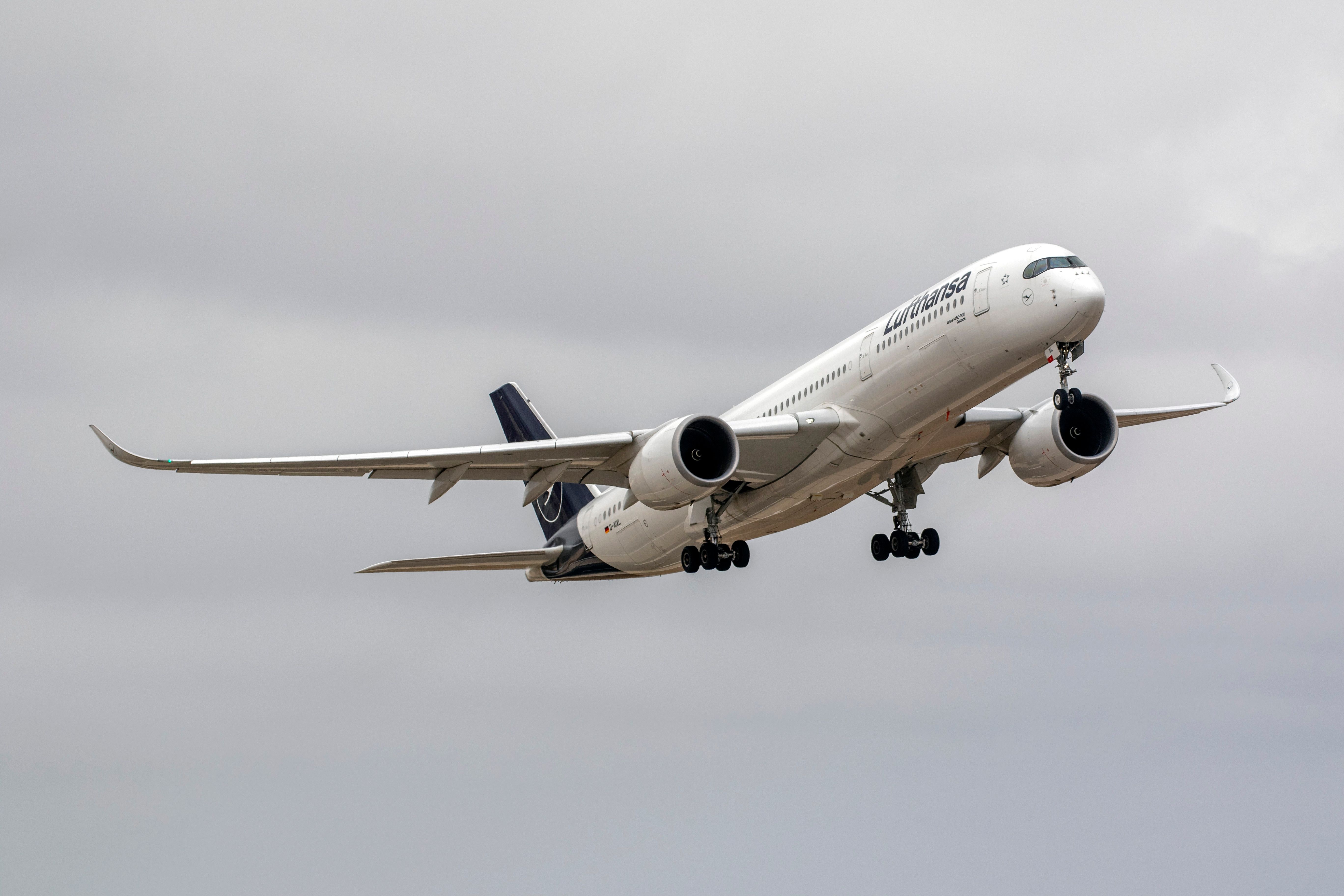 Lufthansa Airbus A350-900 departing shutterstock_2051420015