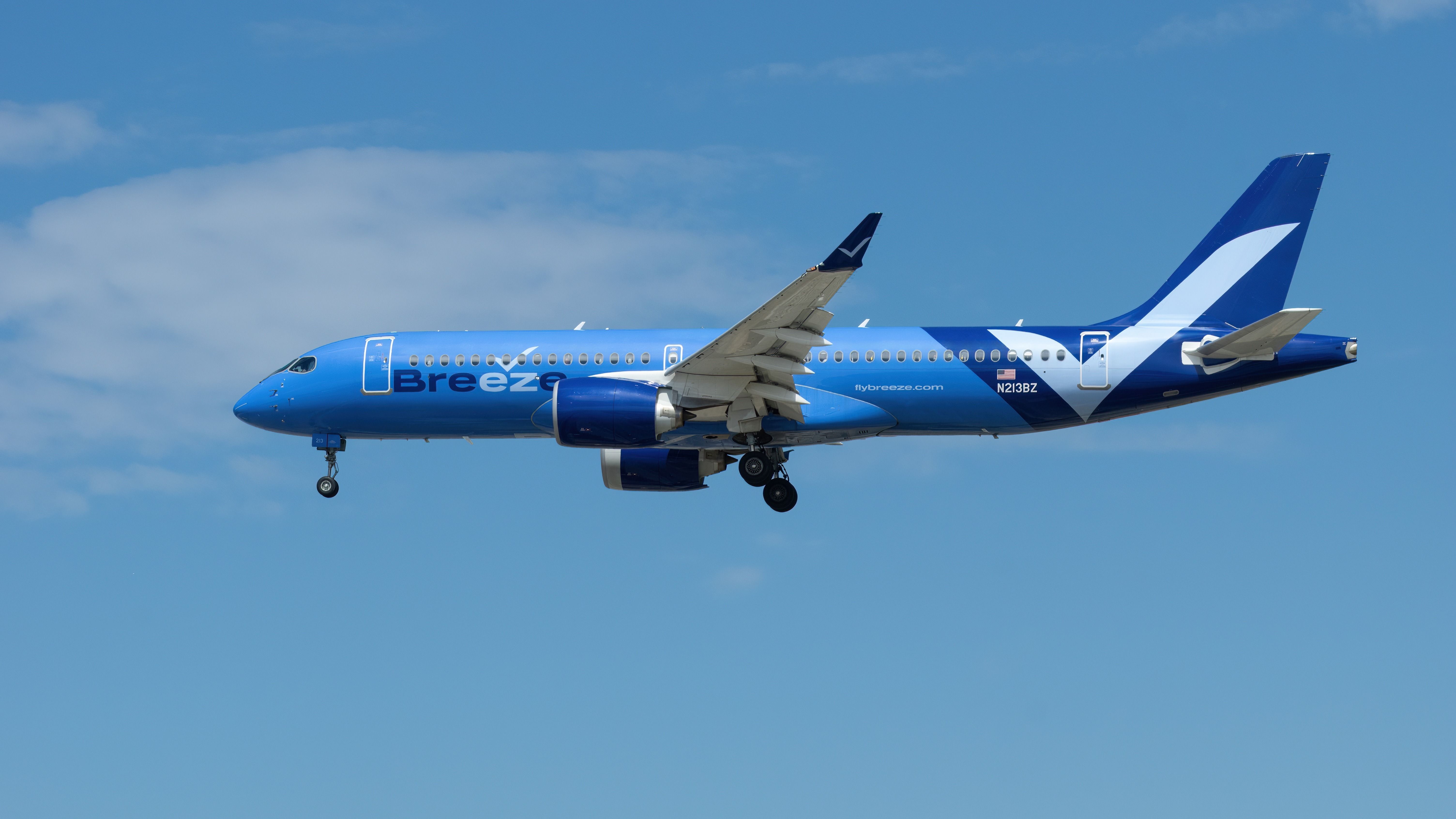 Breeze Airways Airbus A220-300 landing