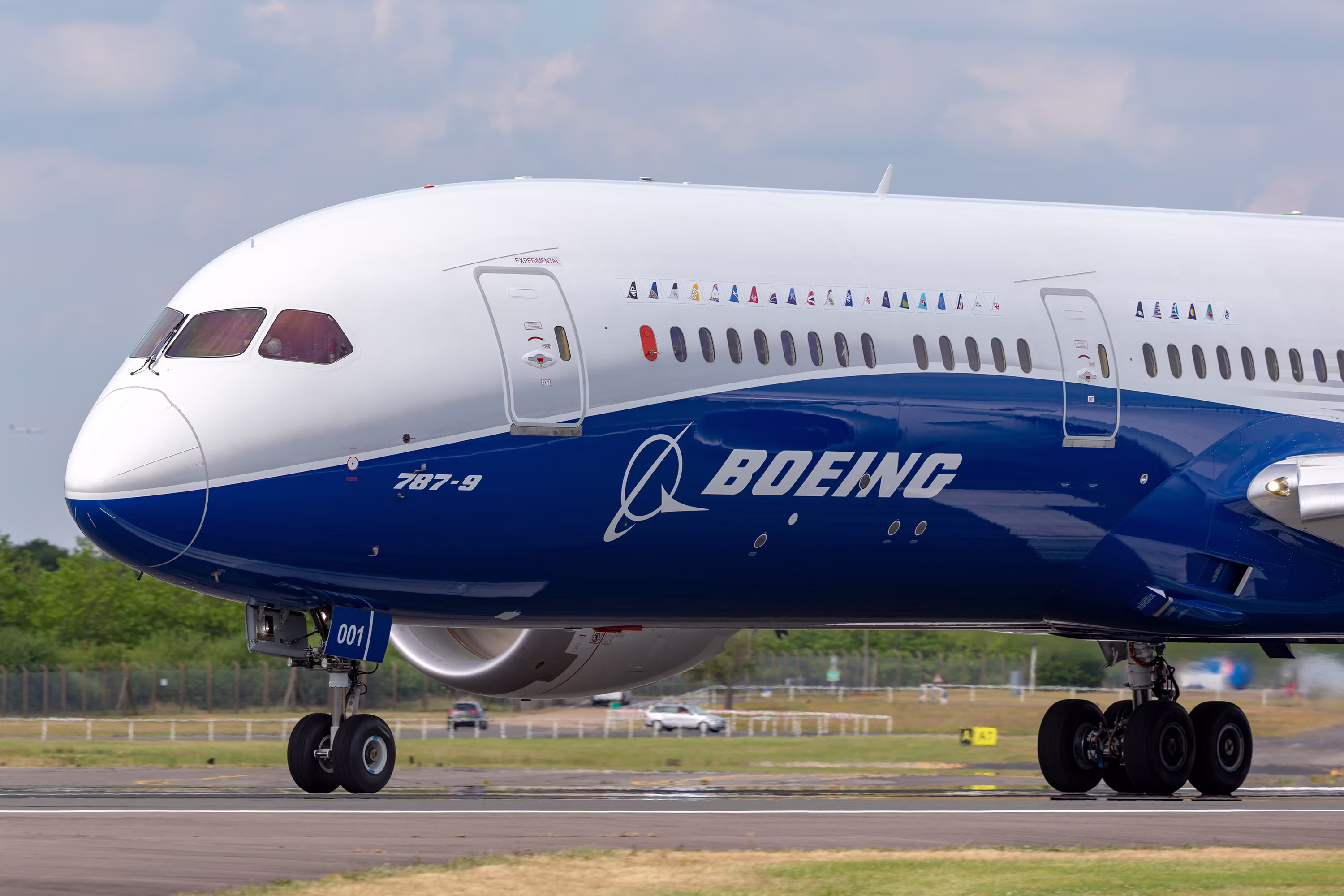 Boeing 787-9 at the Farnborough International Airshow shutterstock_1258445287