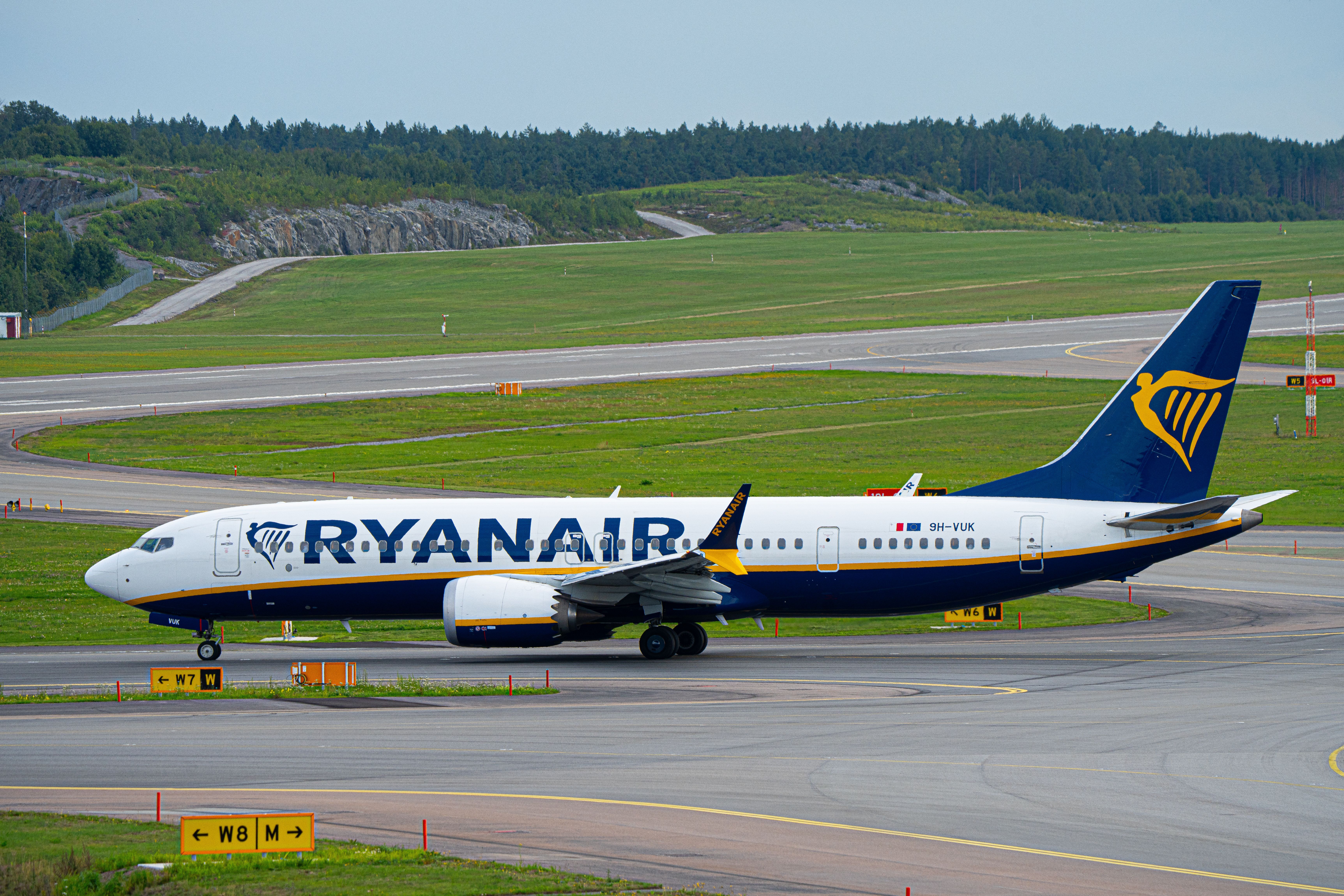 Lukas Souza 08-30-23 ARN -Ryanair Boeing 737 MAX 8-200