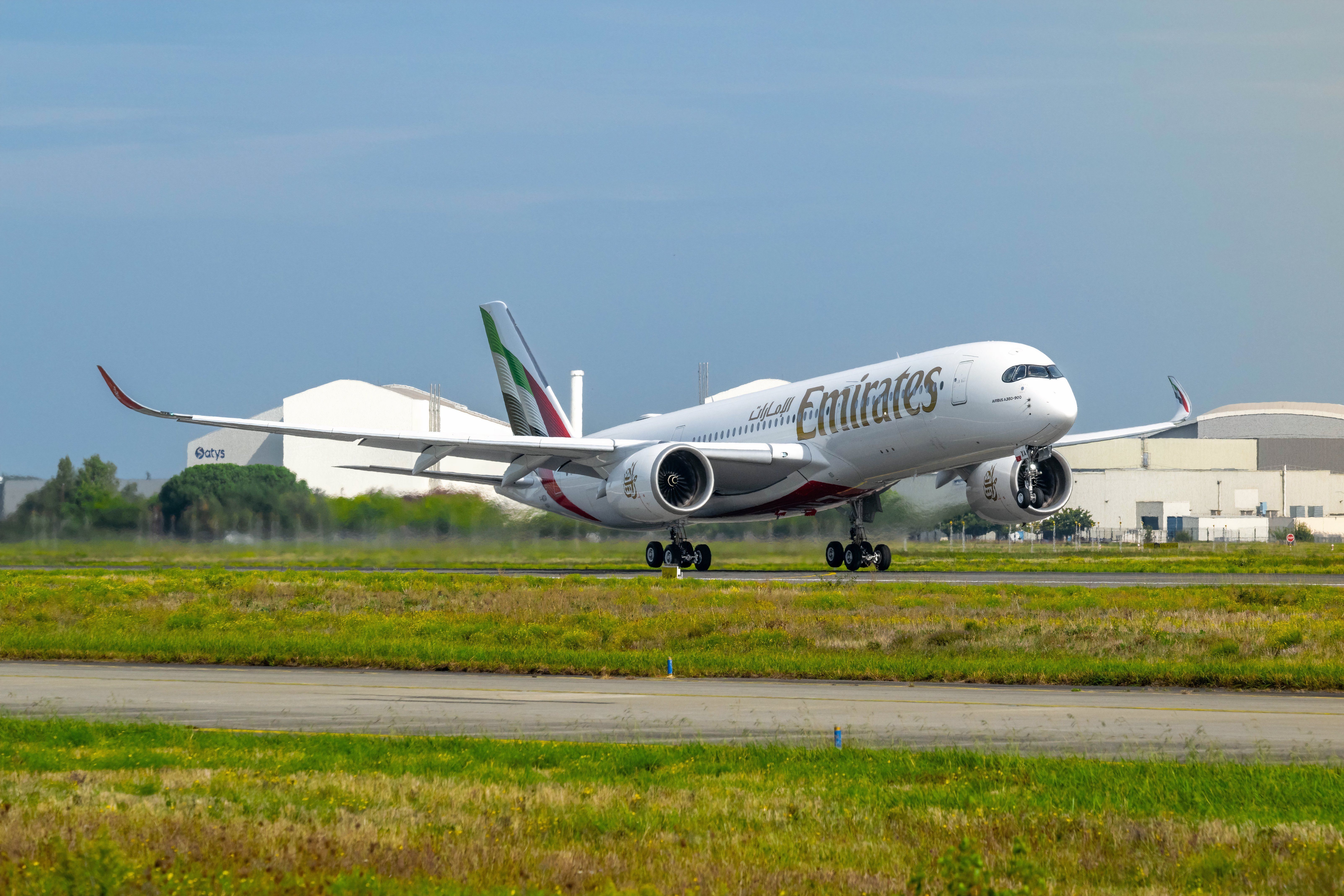 Emirates A350 landing (2)