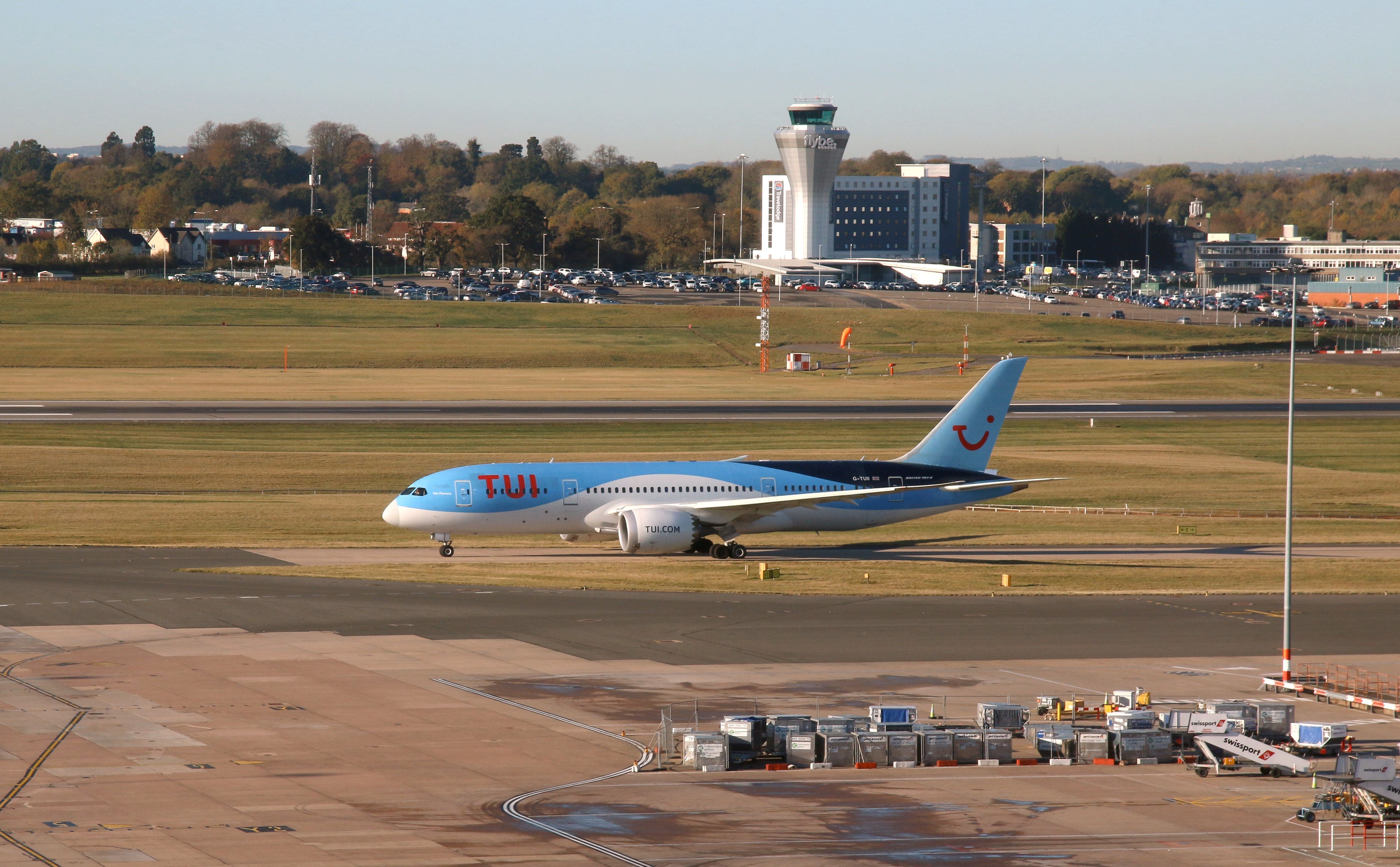 TUI Boeing 787 Taxiing In Birmingham