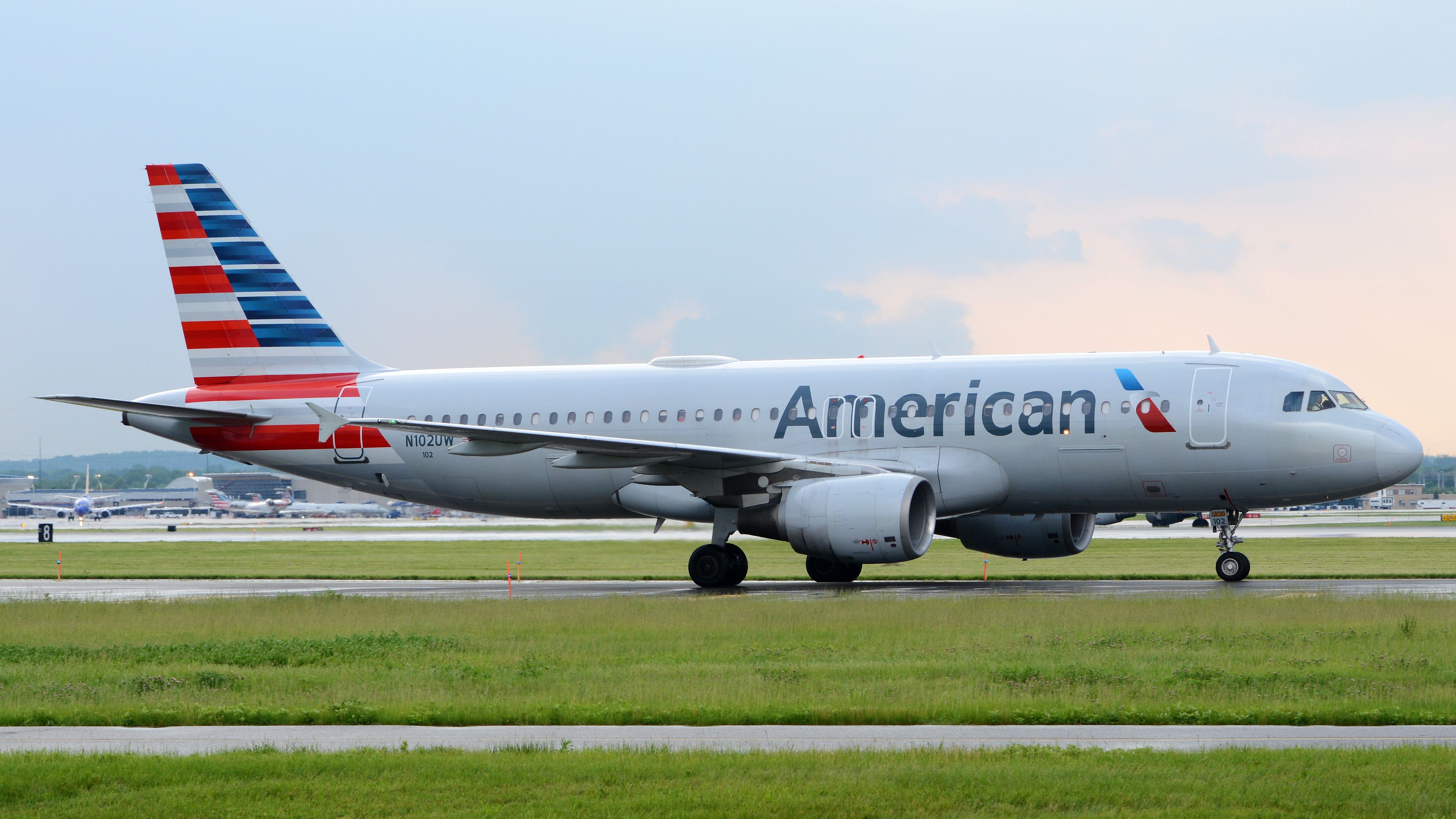 American Airlines Airbus A320 (N102UW) at Philadelphia International Airport.