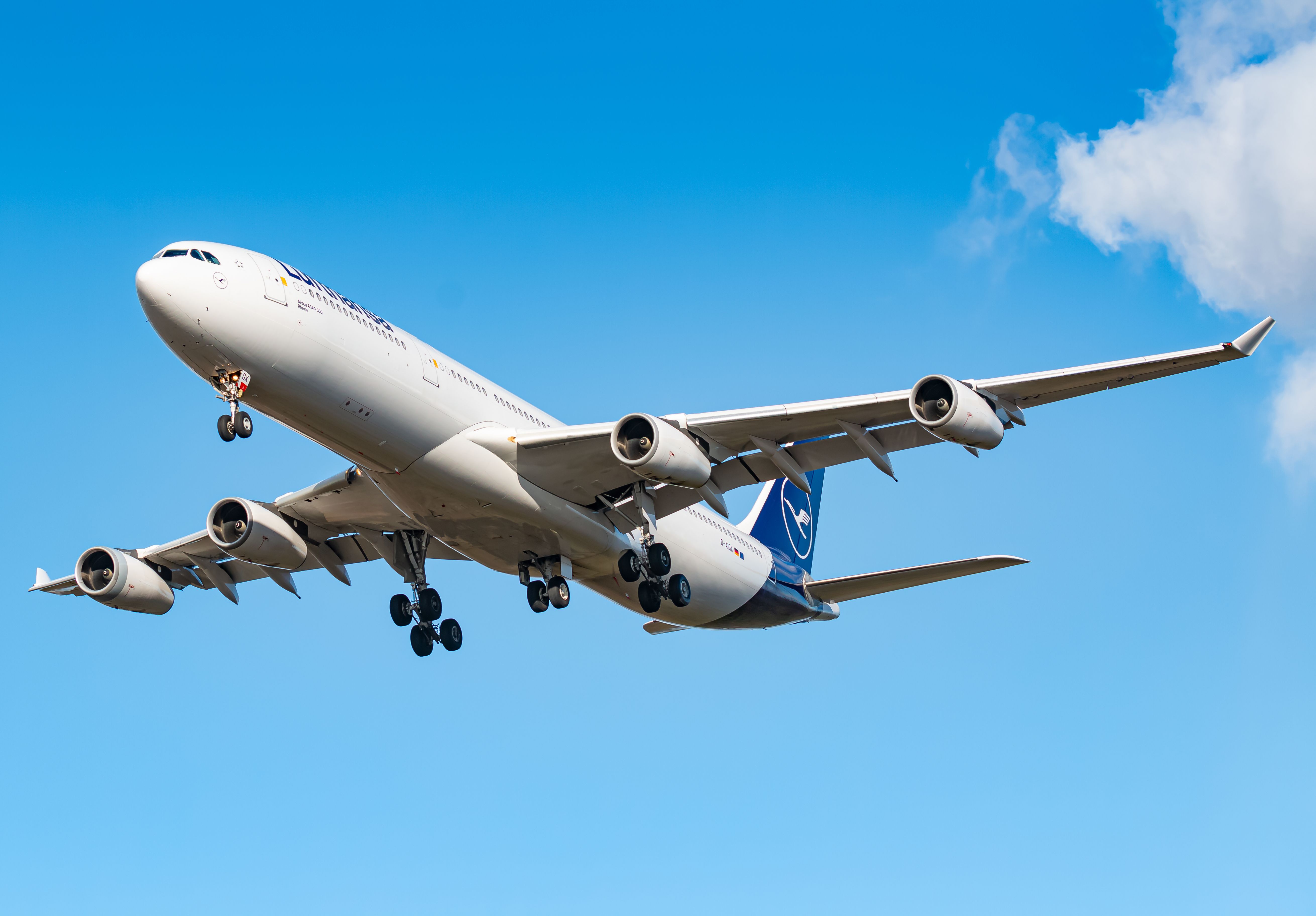 A Lufthansa Airbus A340-300 