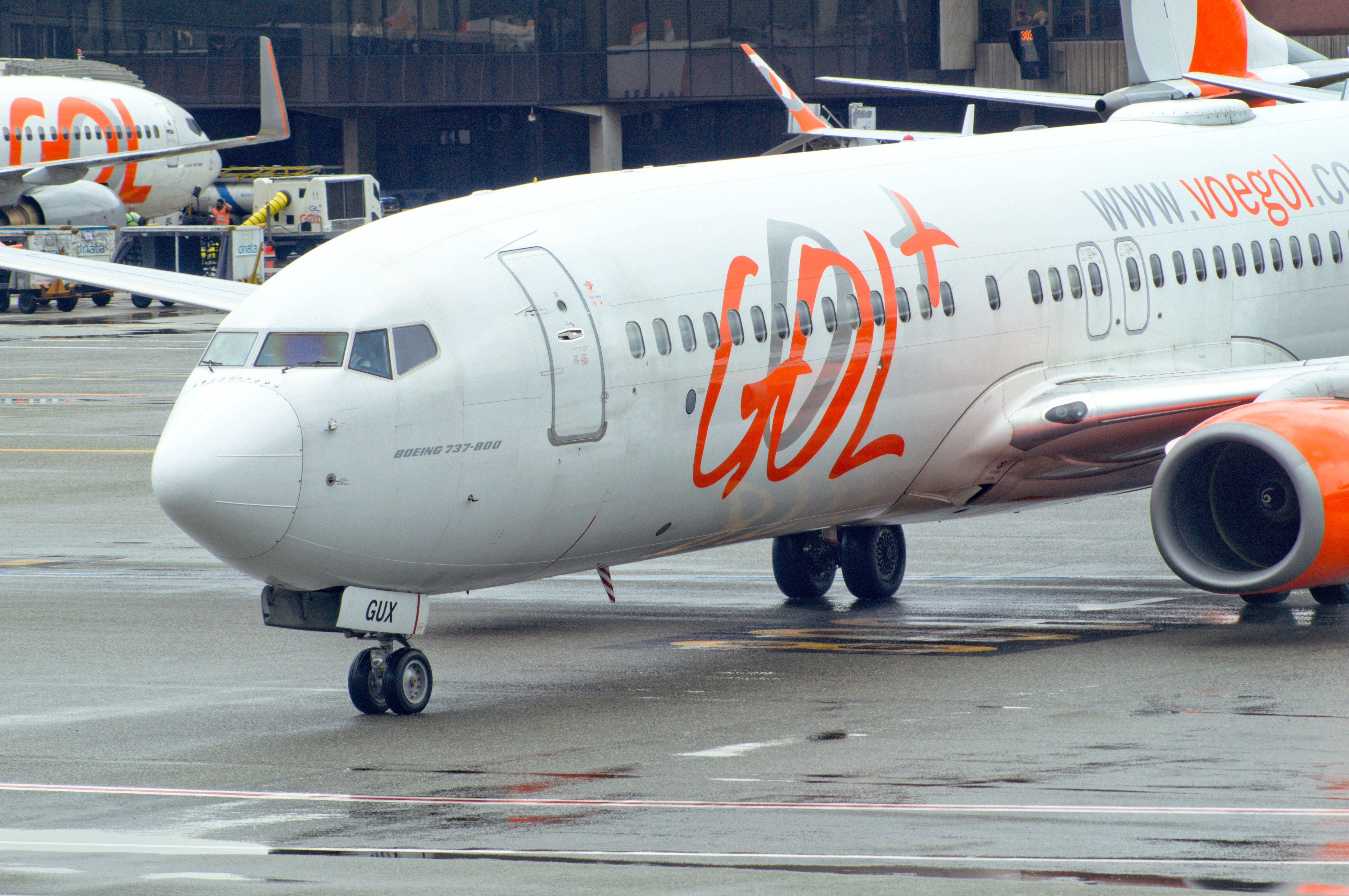 GOL Boeing 737-800 taxiing at GRU shutterstock_2100643729