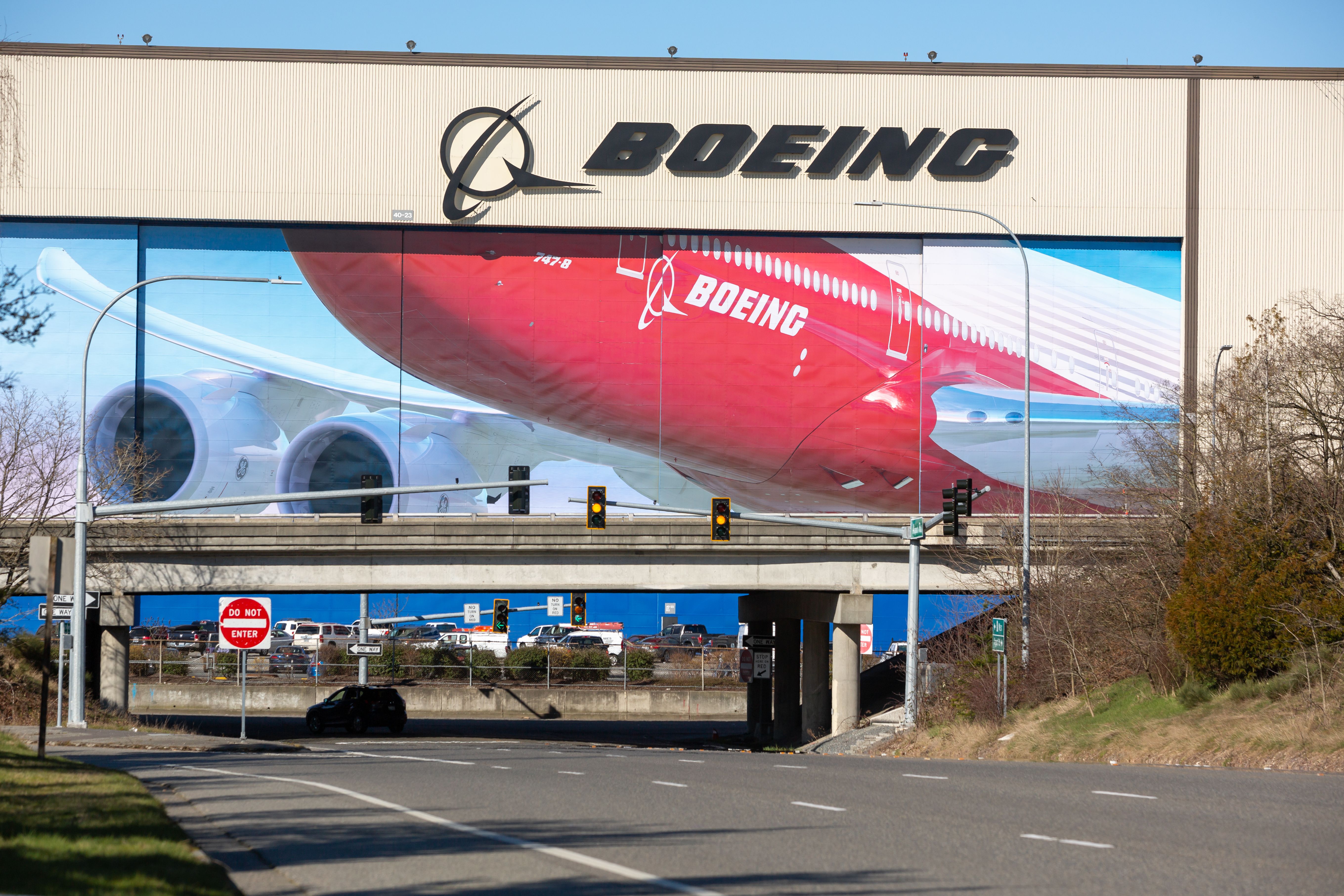 Boeing assembly site in Everett, Washington shutterstock_1725055603