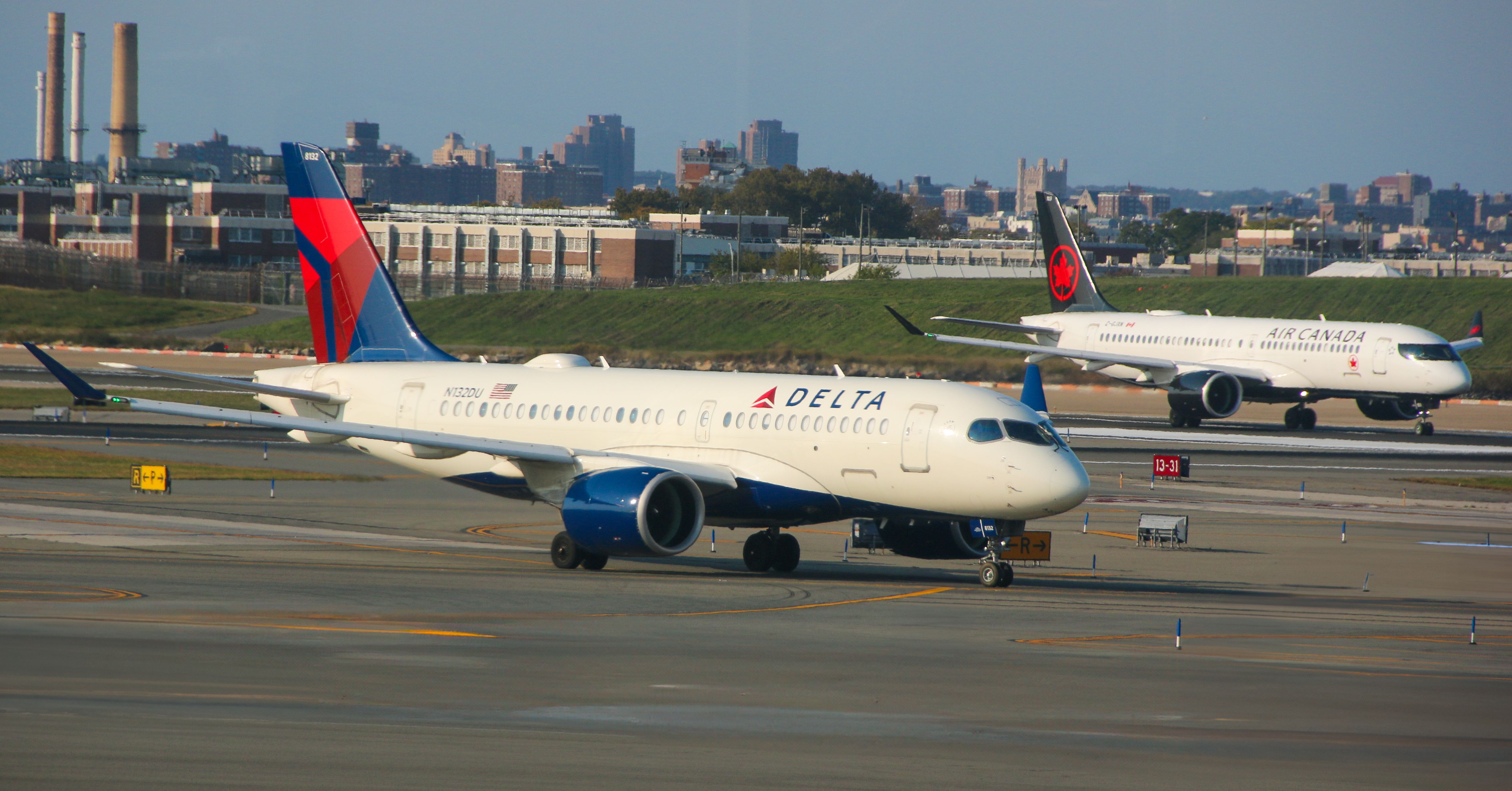 Delta A221 Air Canada A223
