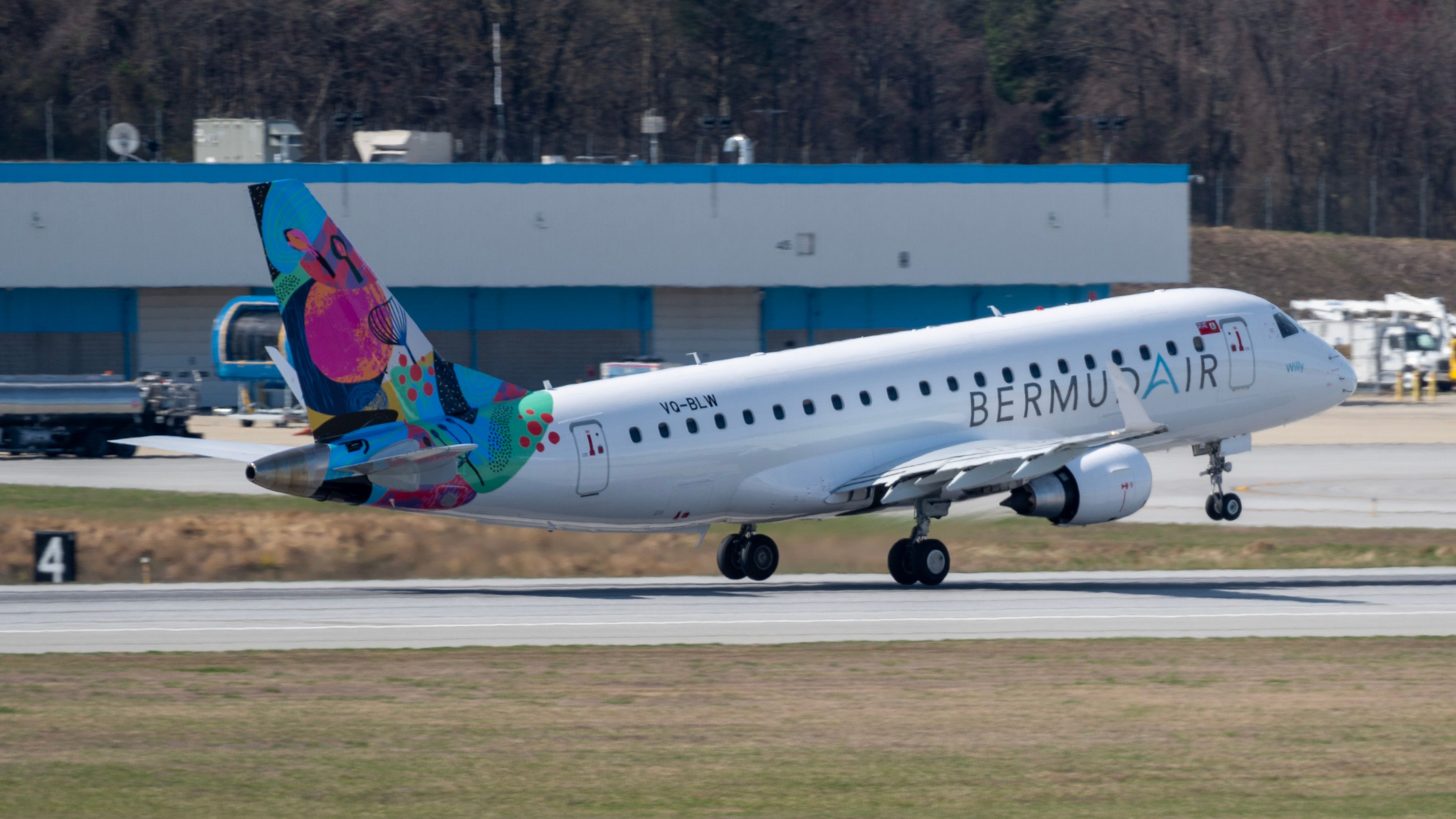 Bermudair at BWI taking off