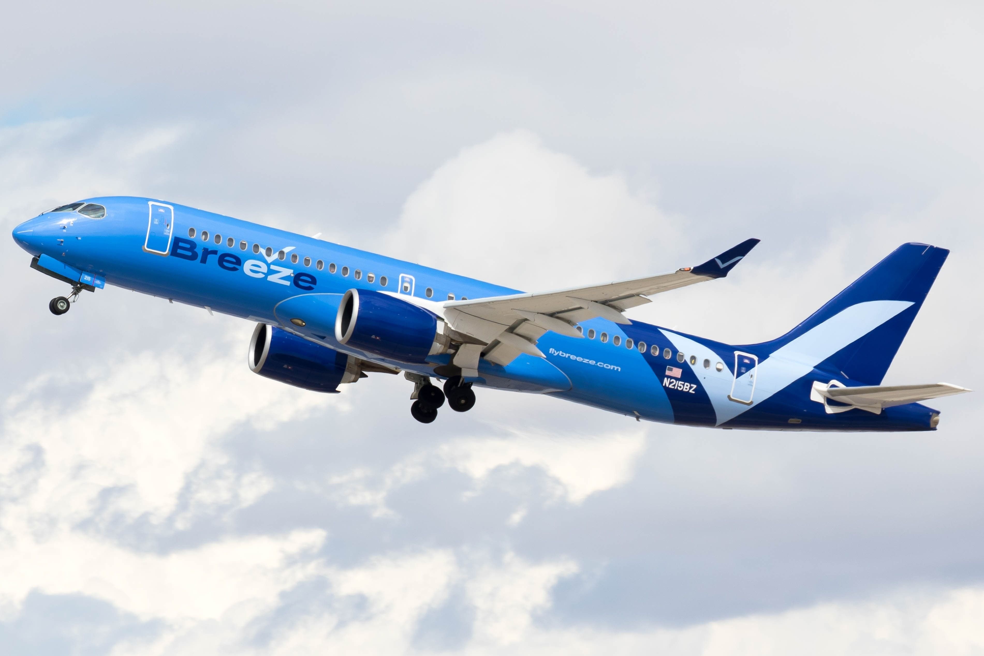 Breeze Airways Airbus A220-300