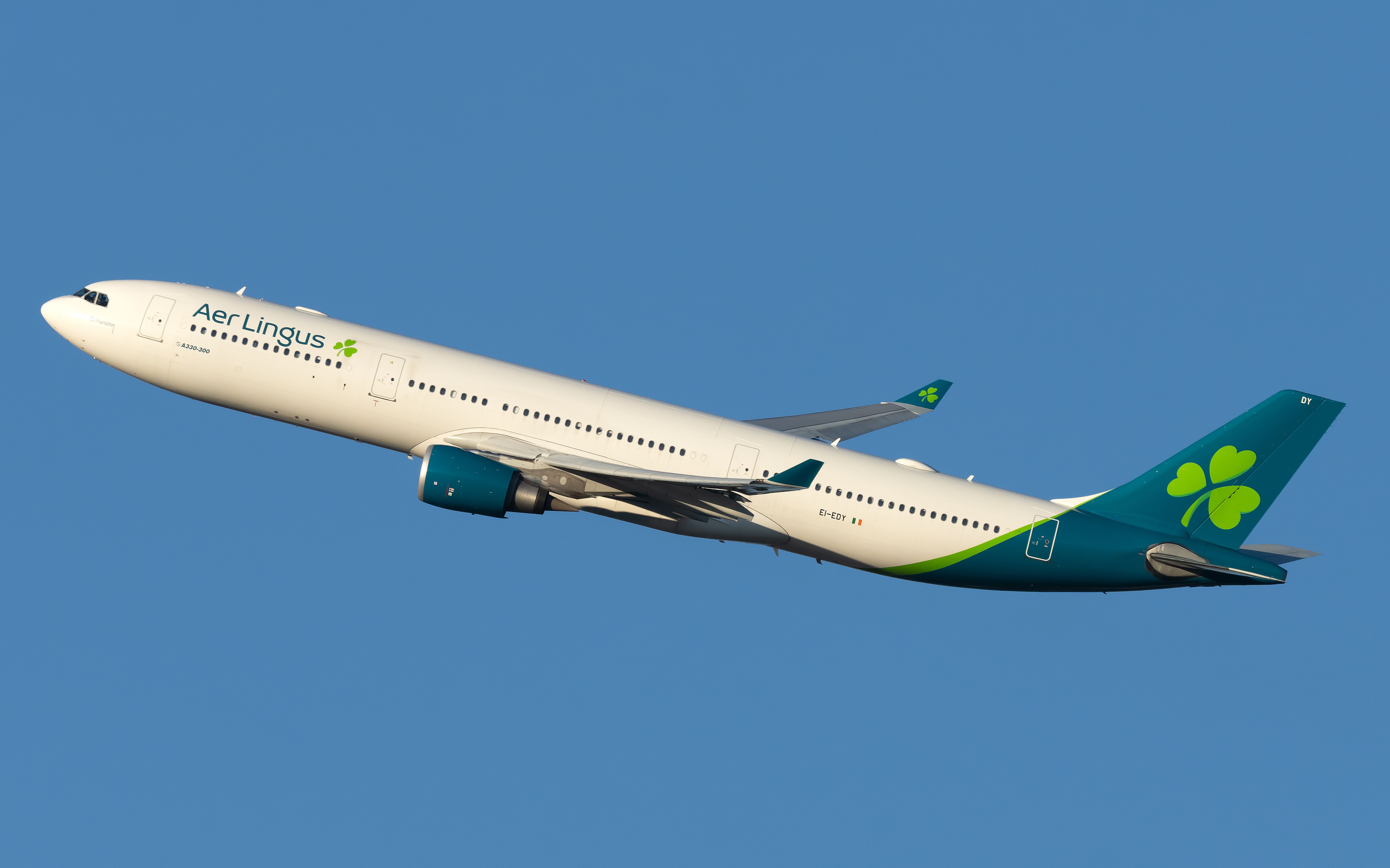 Aer Lingus A330-300 flying