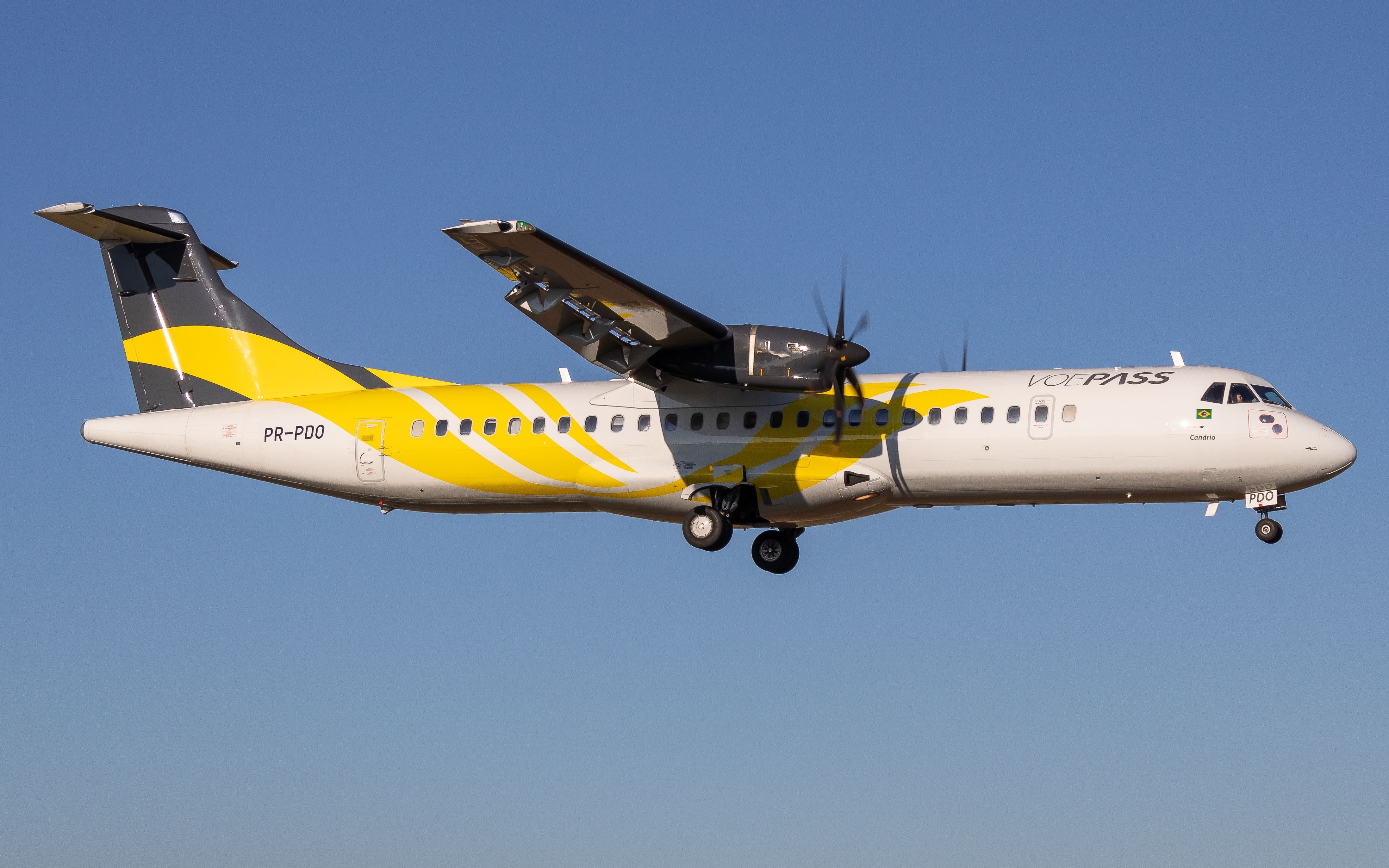 Voepass ATR 72-500 landing at CGH shutterstock_2500823023-1