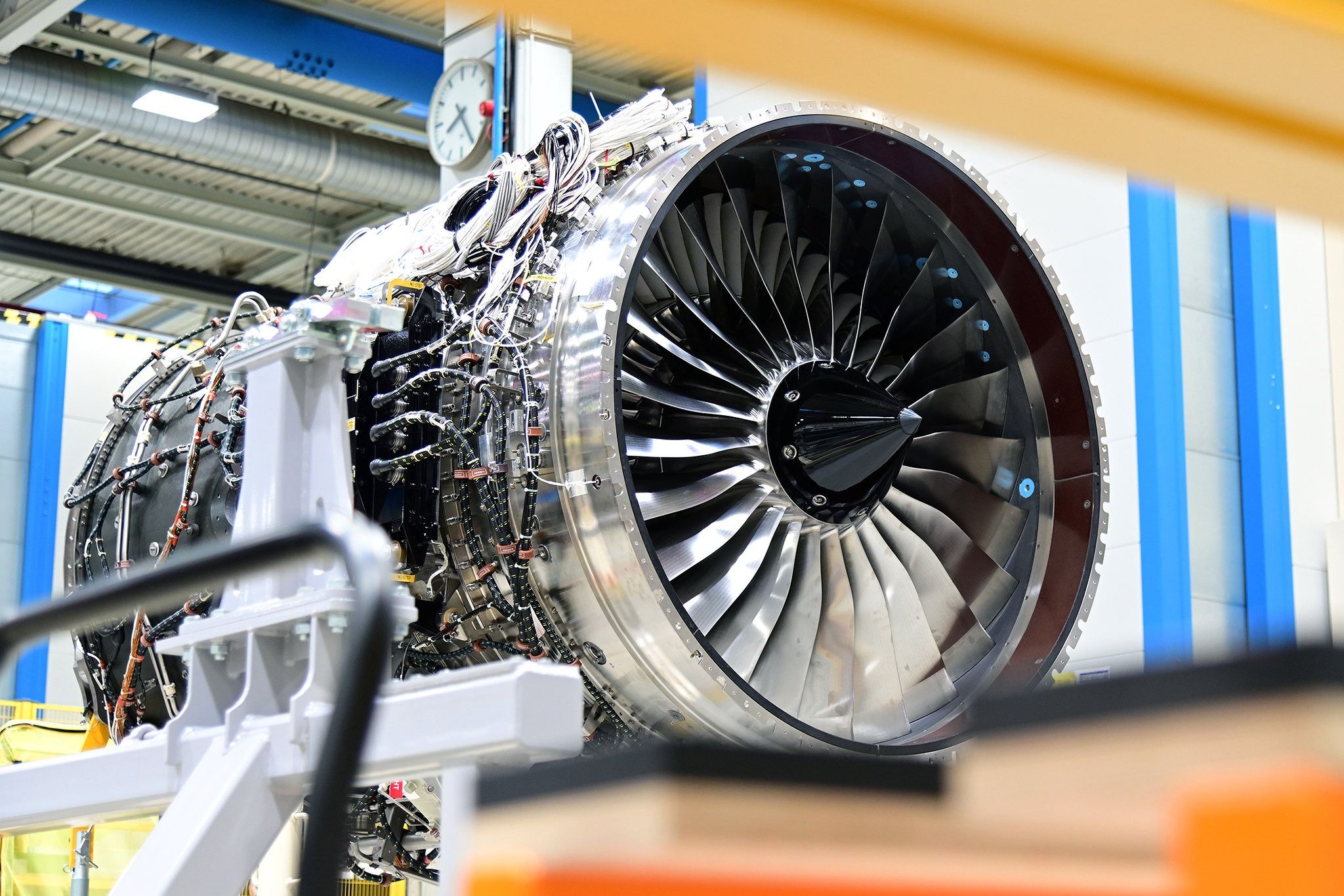 A Rolls-Royce Pearl 10X engine on a test stand.