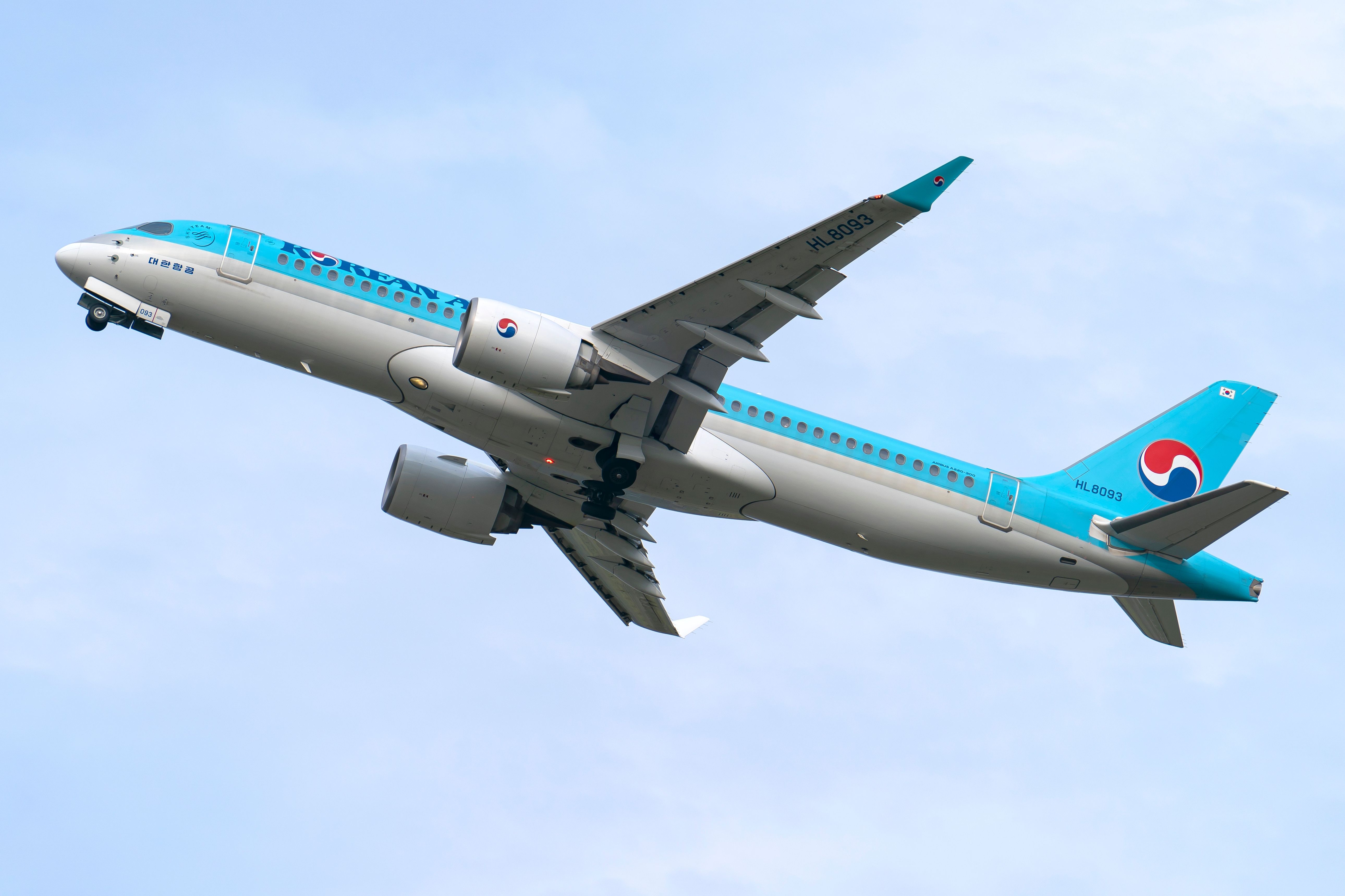 Korean Air Airbus A220-300 departing GMP