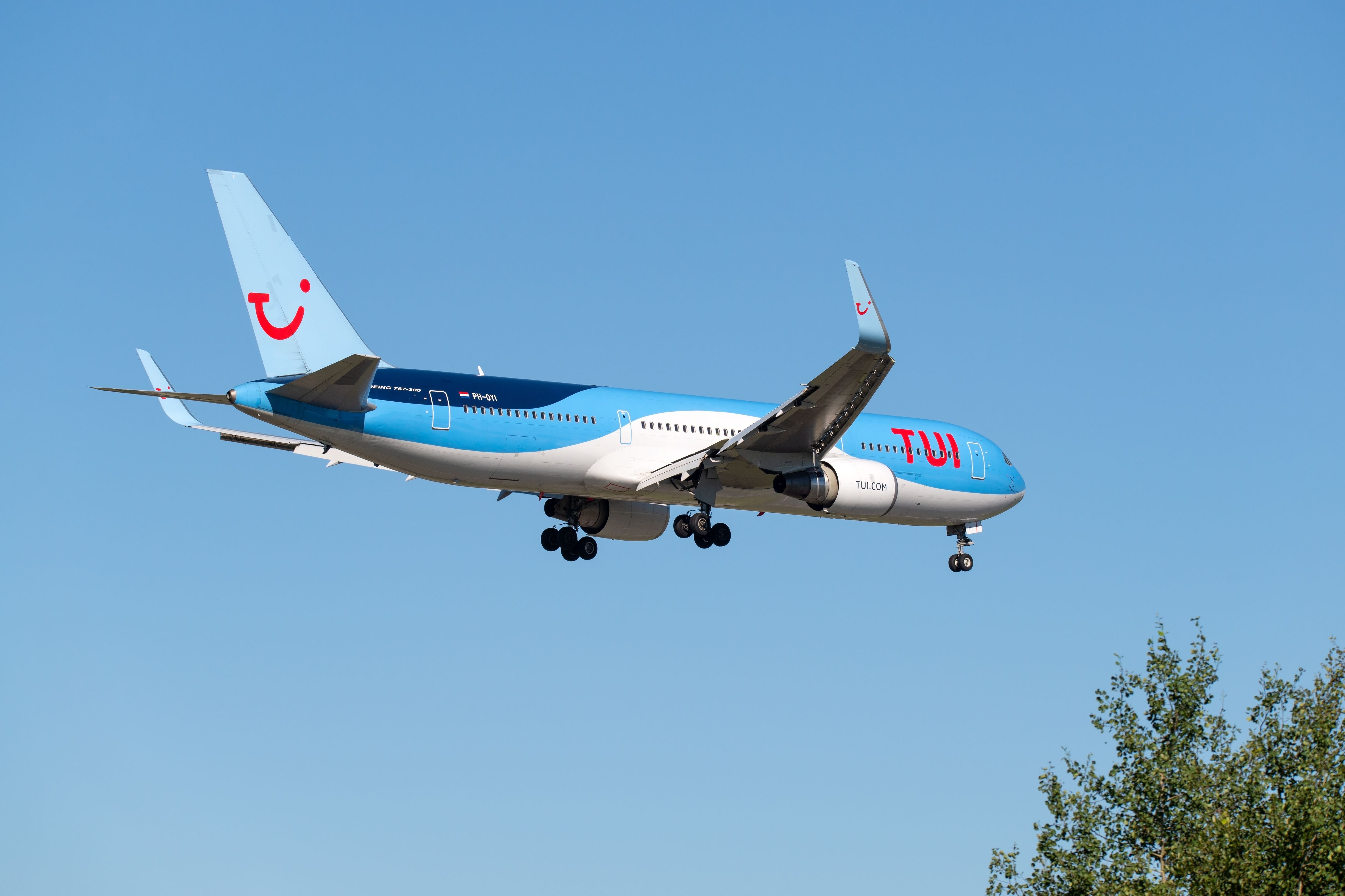 tui 767