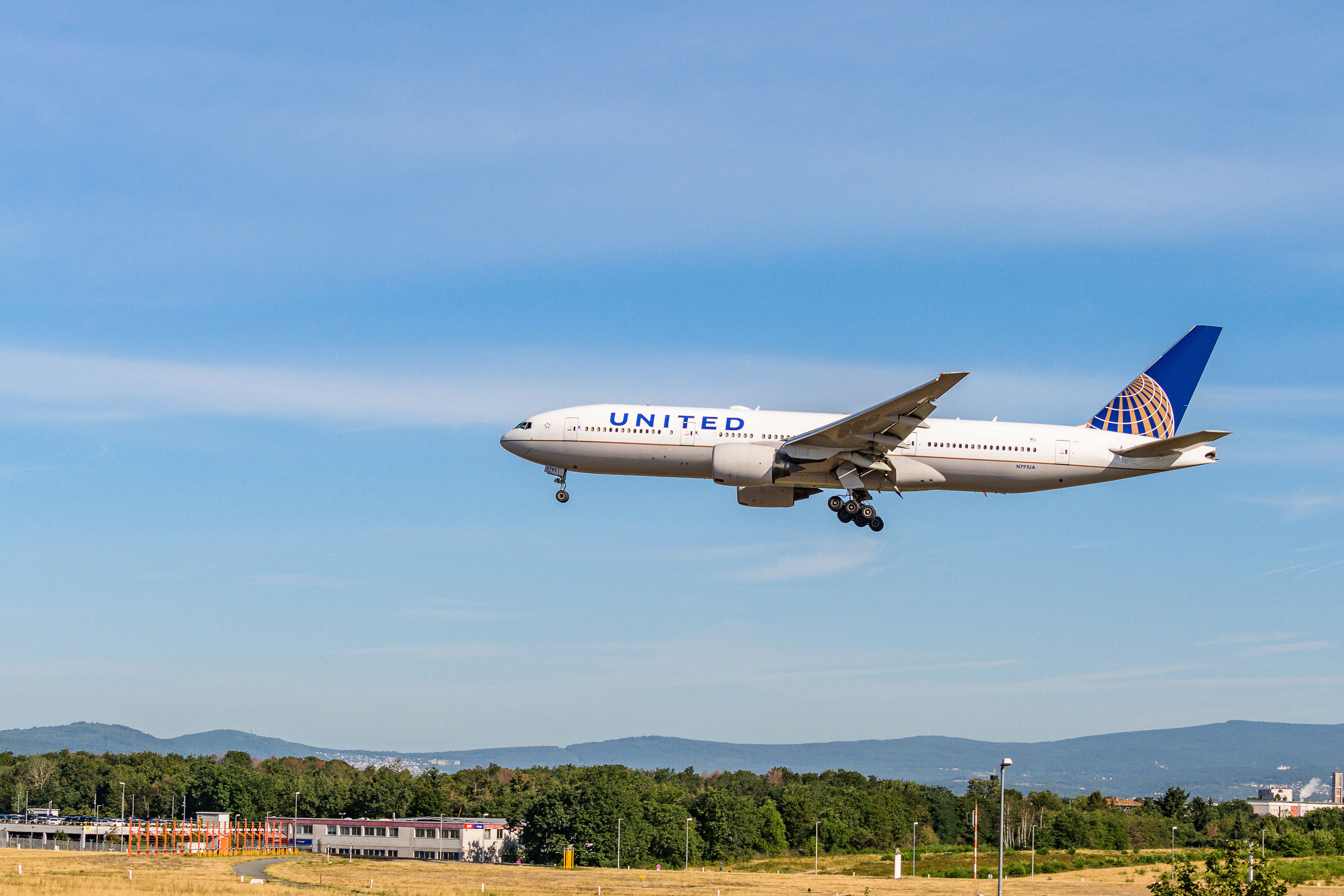 A United Airlines Boeing 777 (N791UA) landing in Frankfurt, Germany