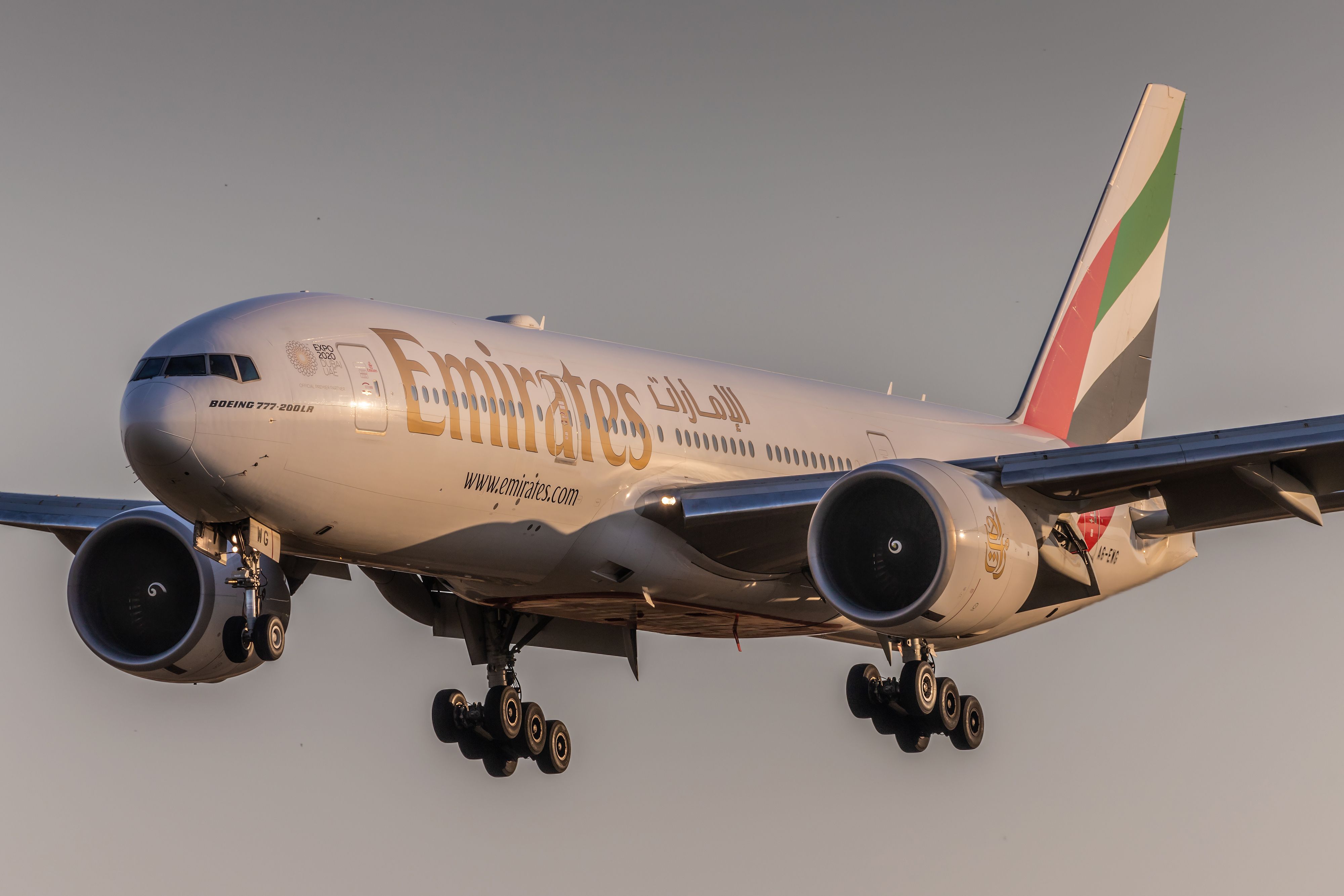Emirates Boeing 777-200LR Landing