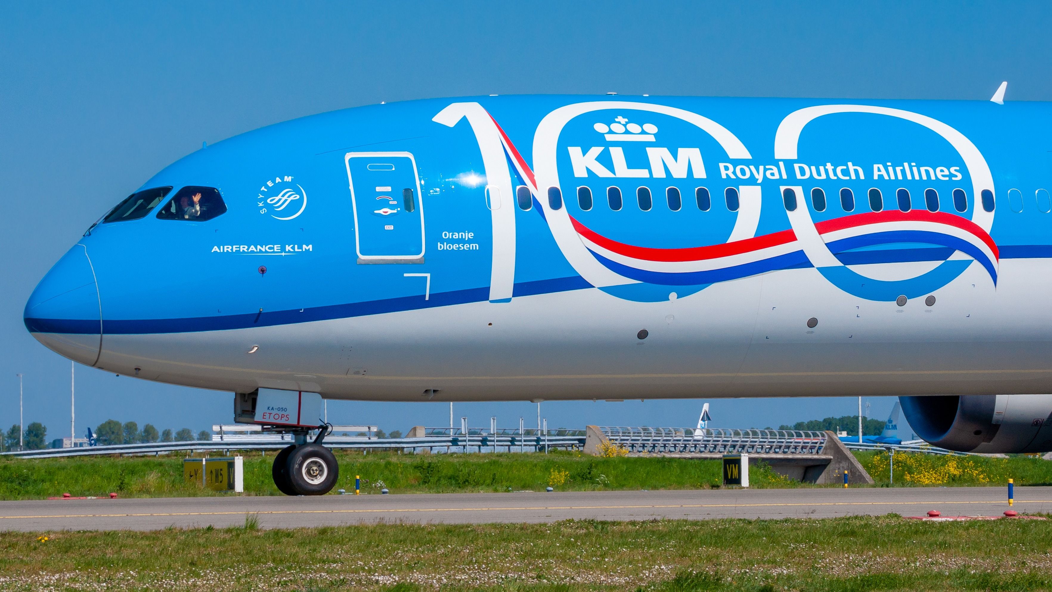 KLM Boeing 787 shutterstock_1715472514