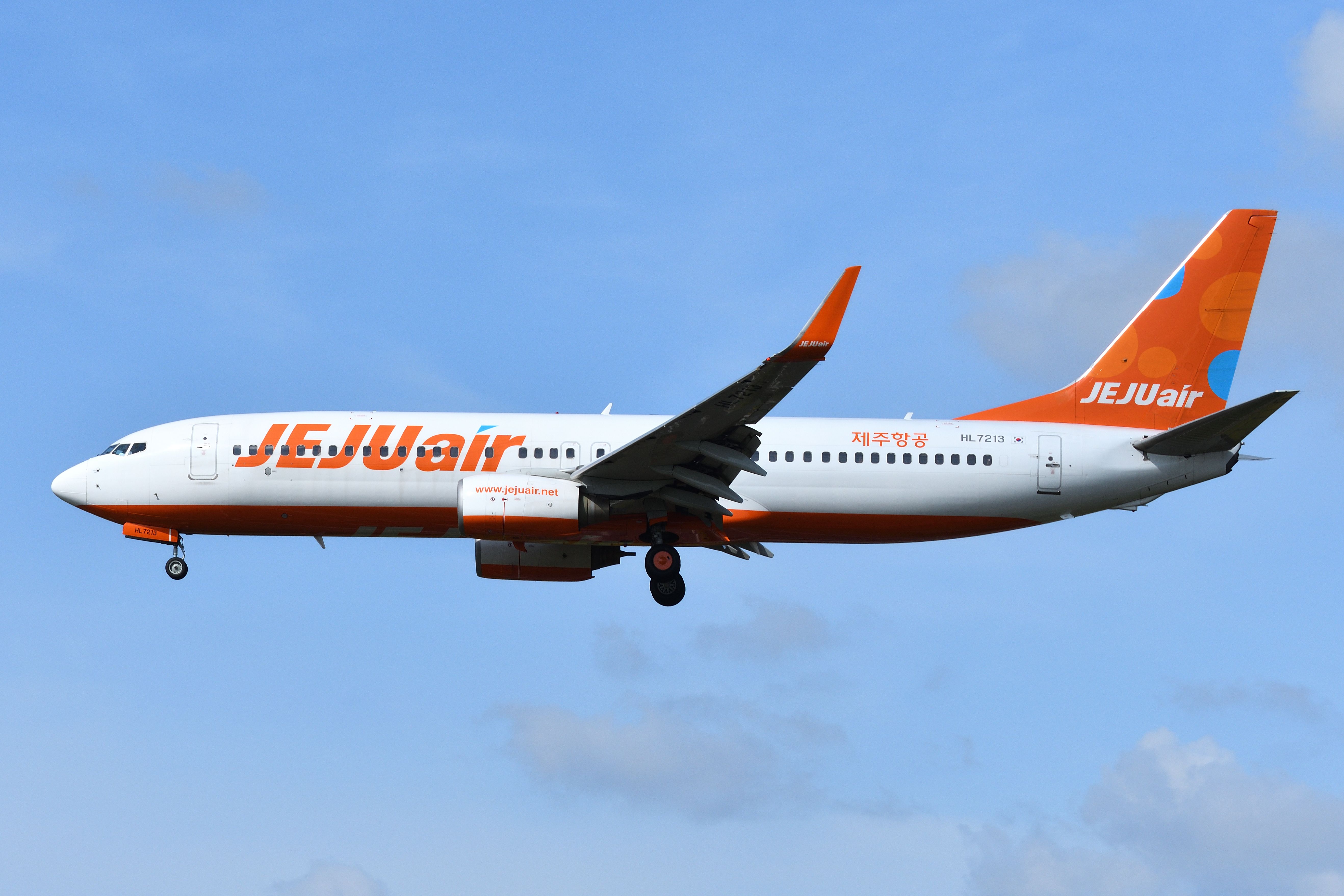 Jeju Air Boeing 737-800 landing in Japan shutterstock_1403981552