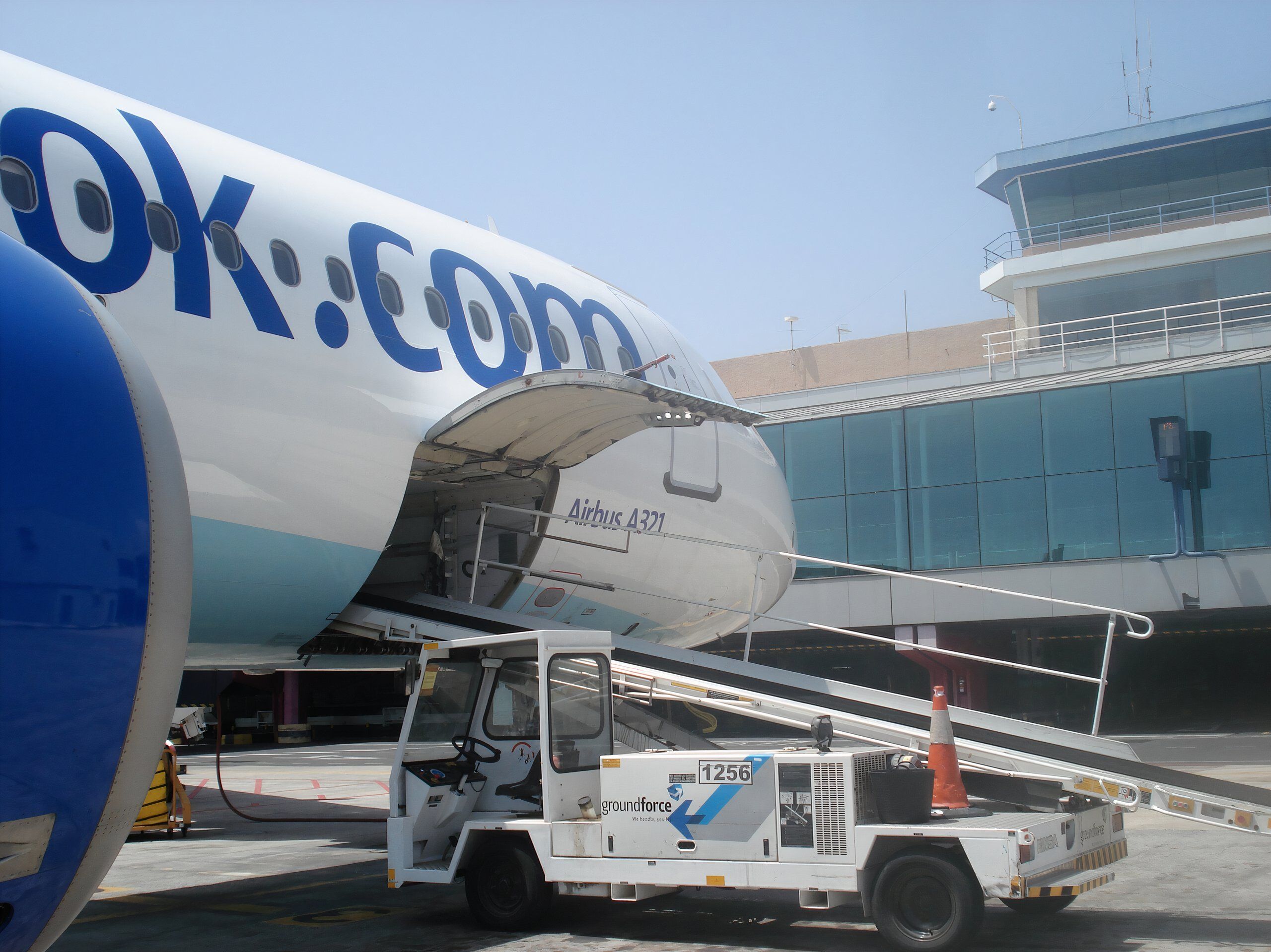 Belt baggage loader 