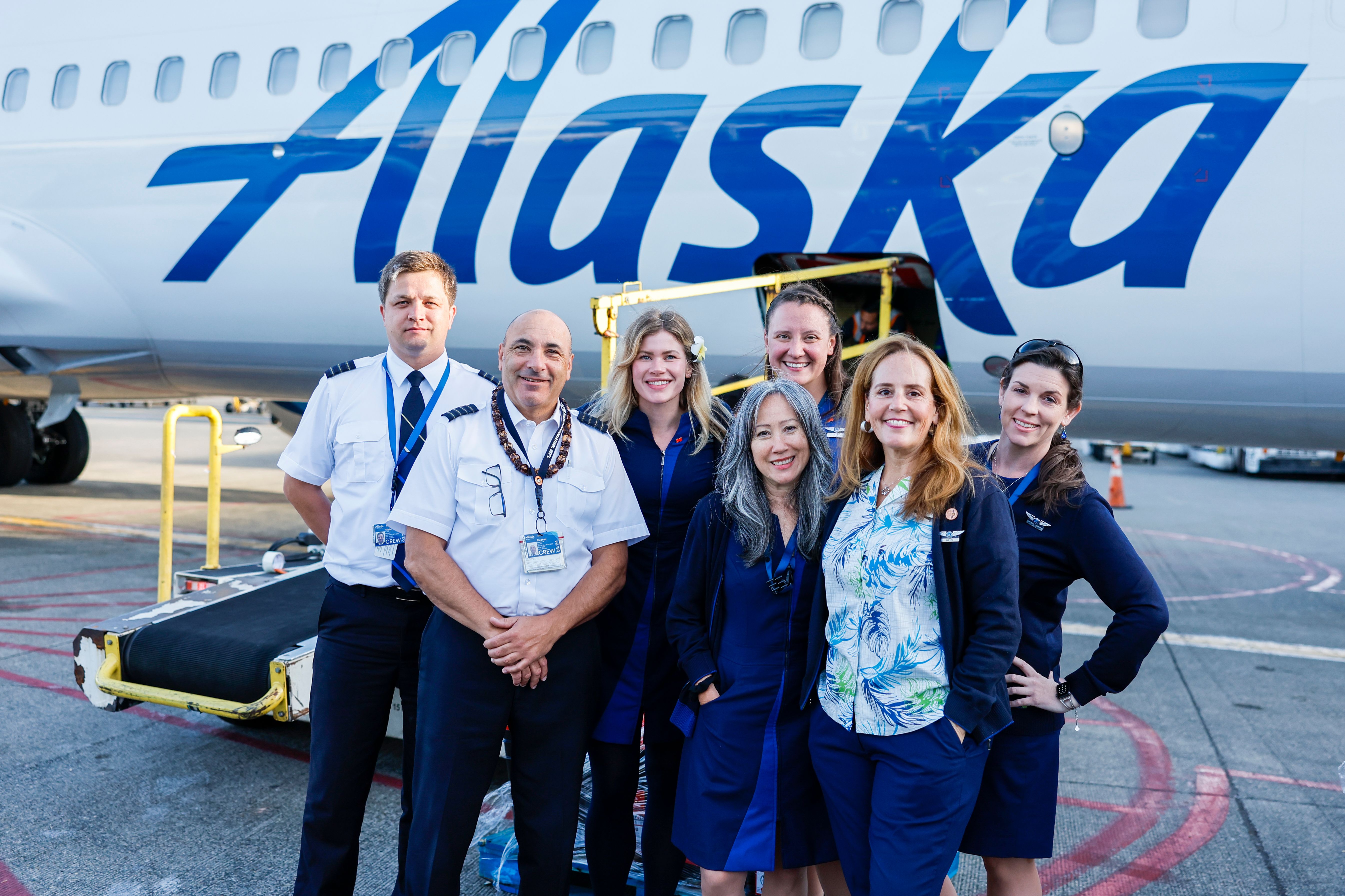 Volunteer Alaska Airlines Pilots & Flight Attendants Working A Maui Relief Flight