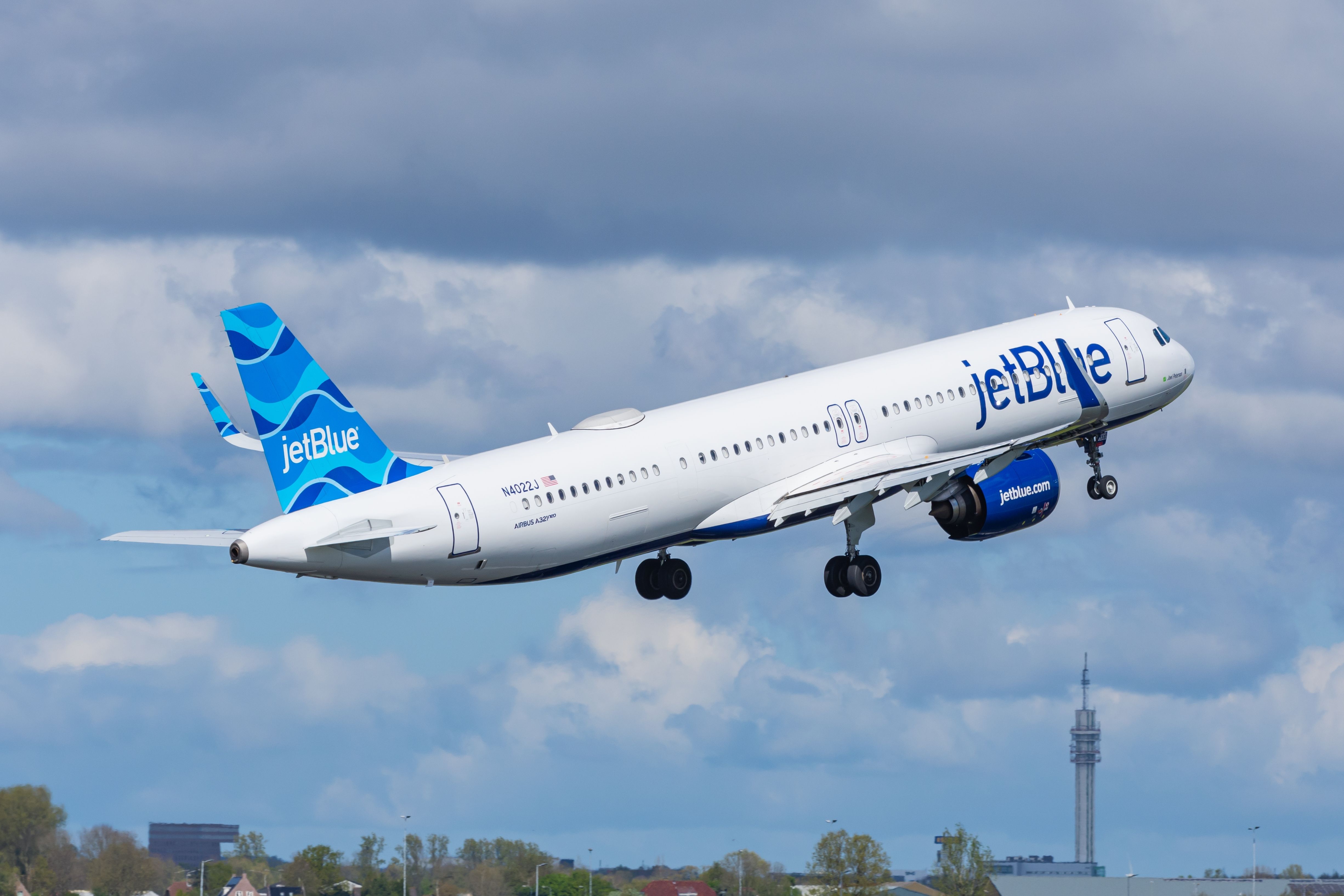 JetBlue Airbus A321neo departing Amsterdam Schiphol Airport AMS shutterstock_2463867119