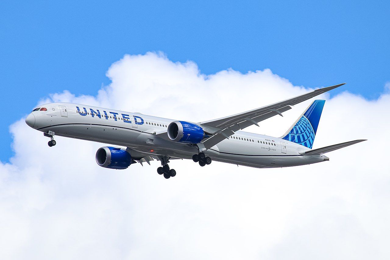 United_Airlines_787-10_N12010