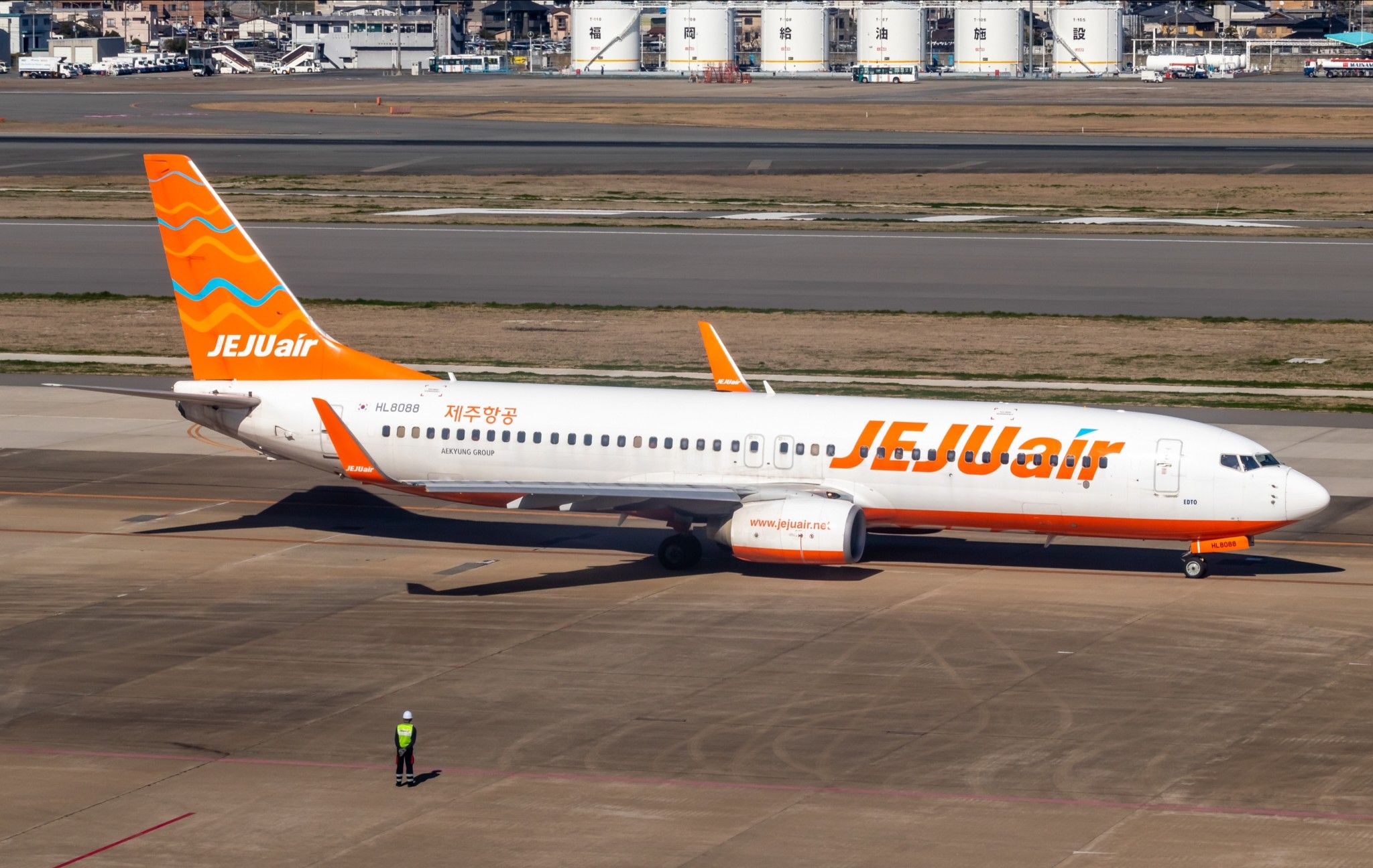 B738-JEJ-HL8088-FUK14mar23_(52763726431)_(cropped)