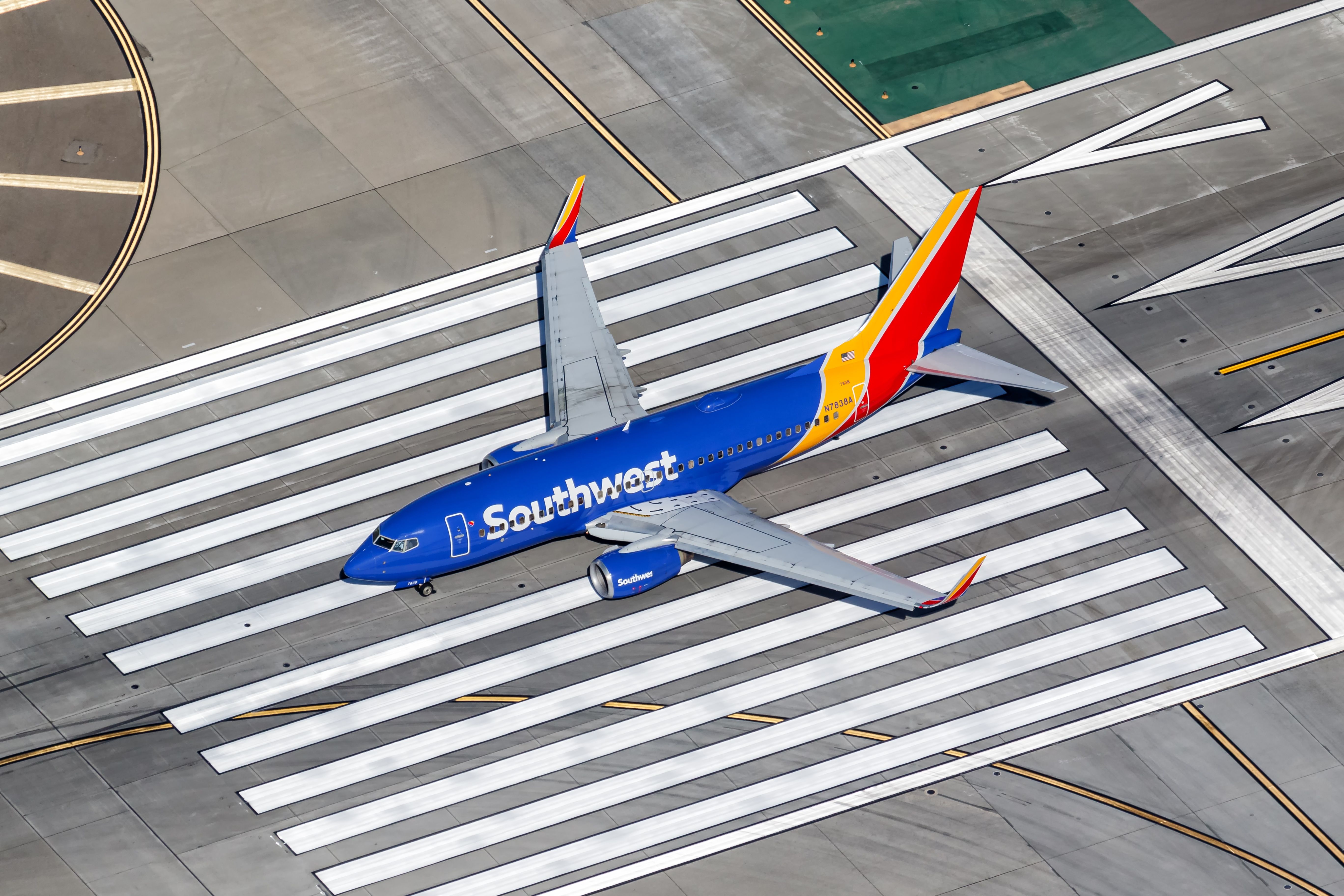 Southwest Airlines Boeing 737-700 landing