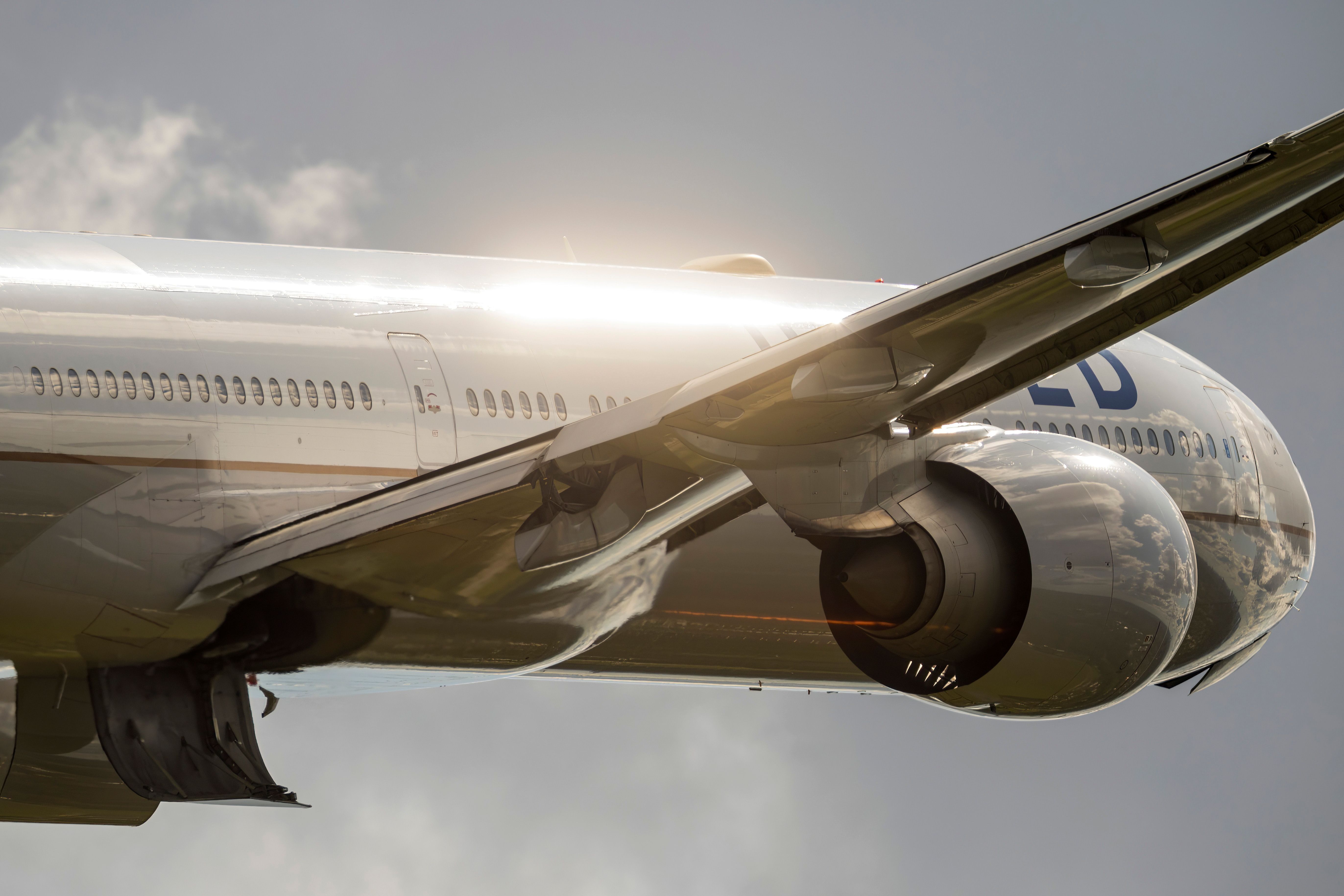 A United Airlines Boeing 777-300ER N2846U