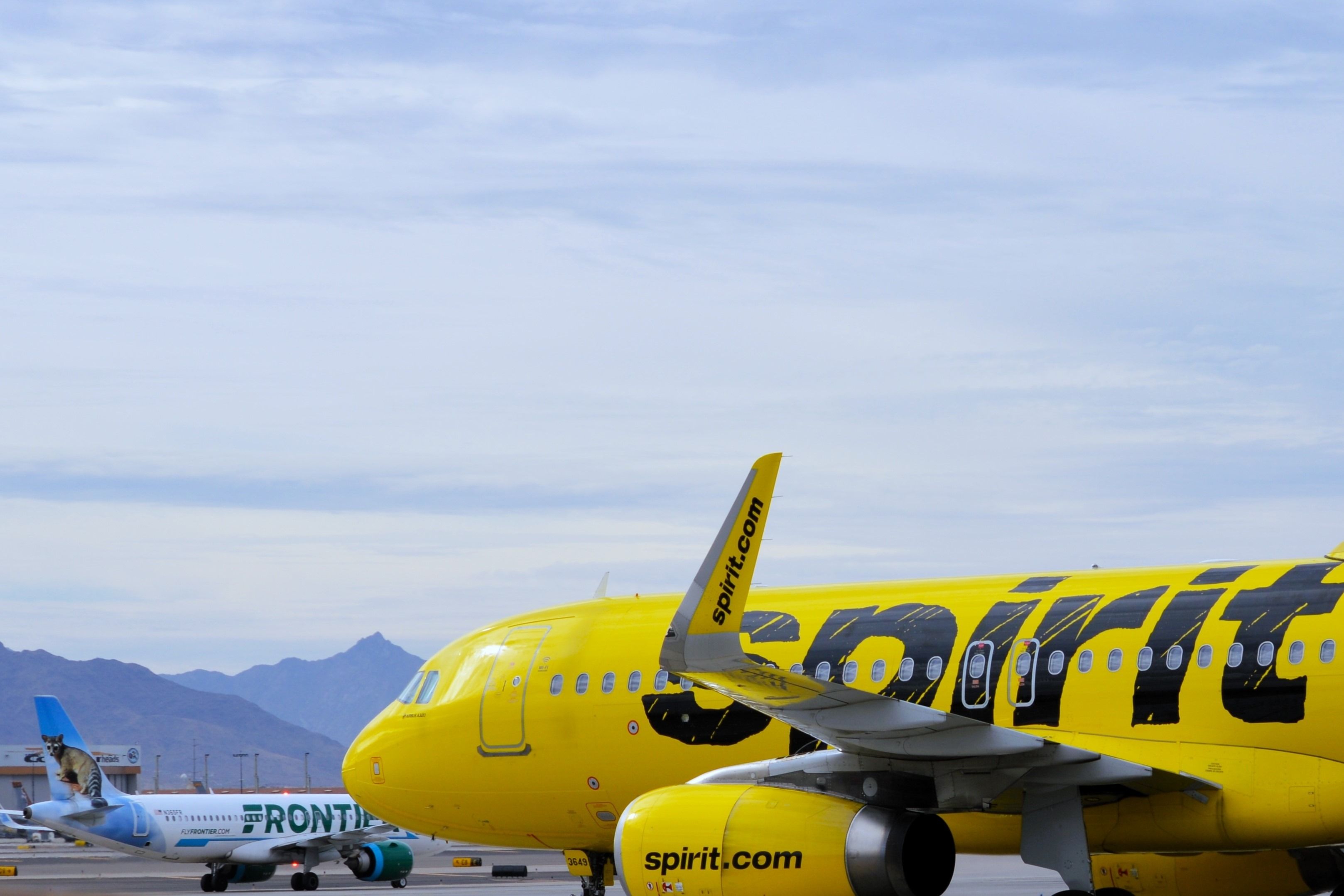 Frontier Airlines and Spirit Airlines aircraft shutterstock_2402735225-1