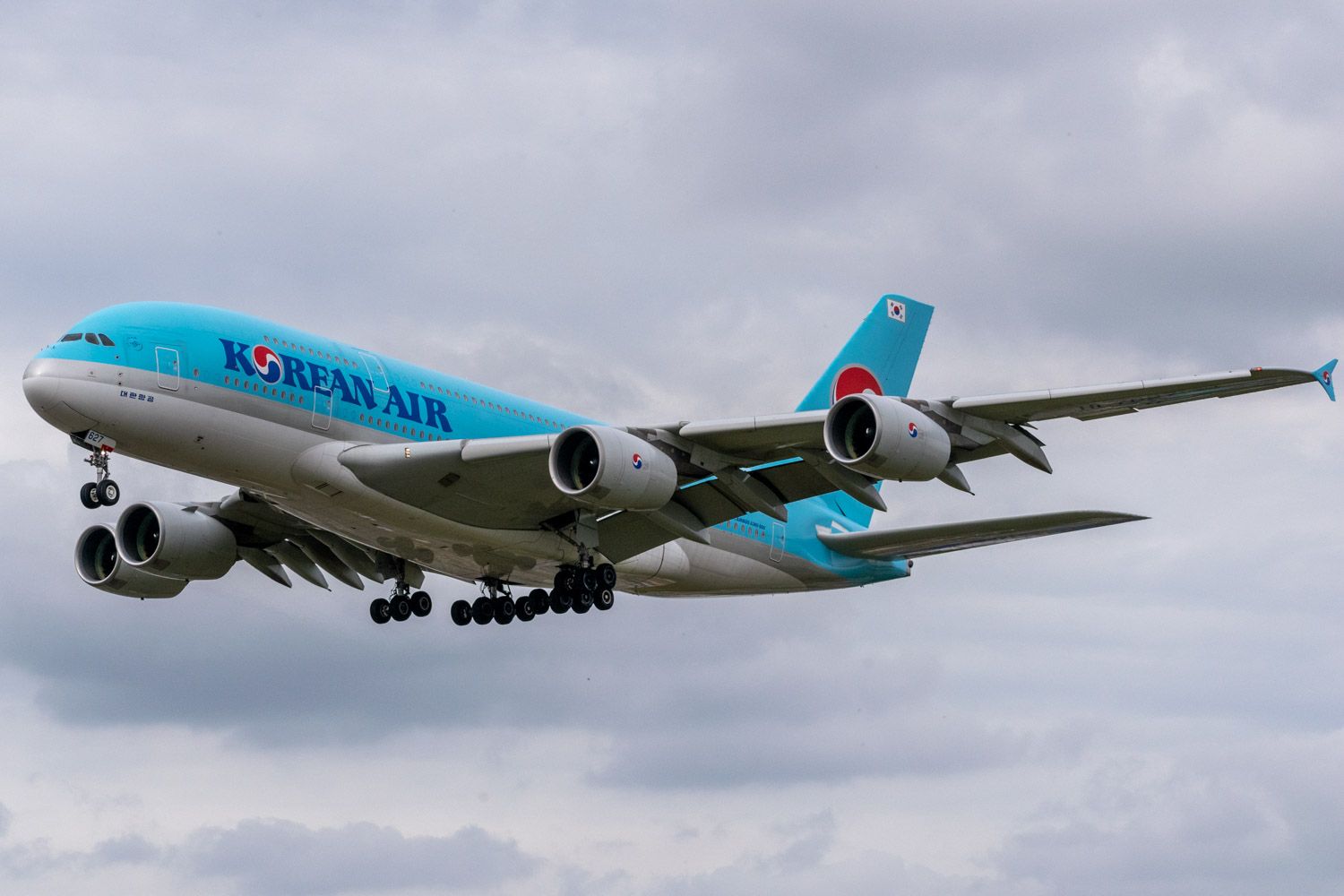 Korean Air Airbus A380 Landing In London