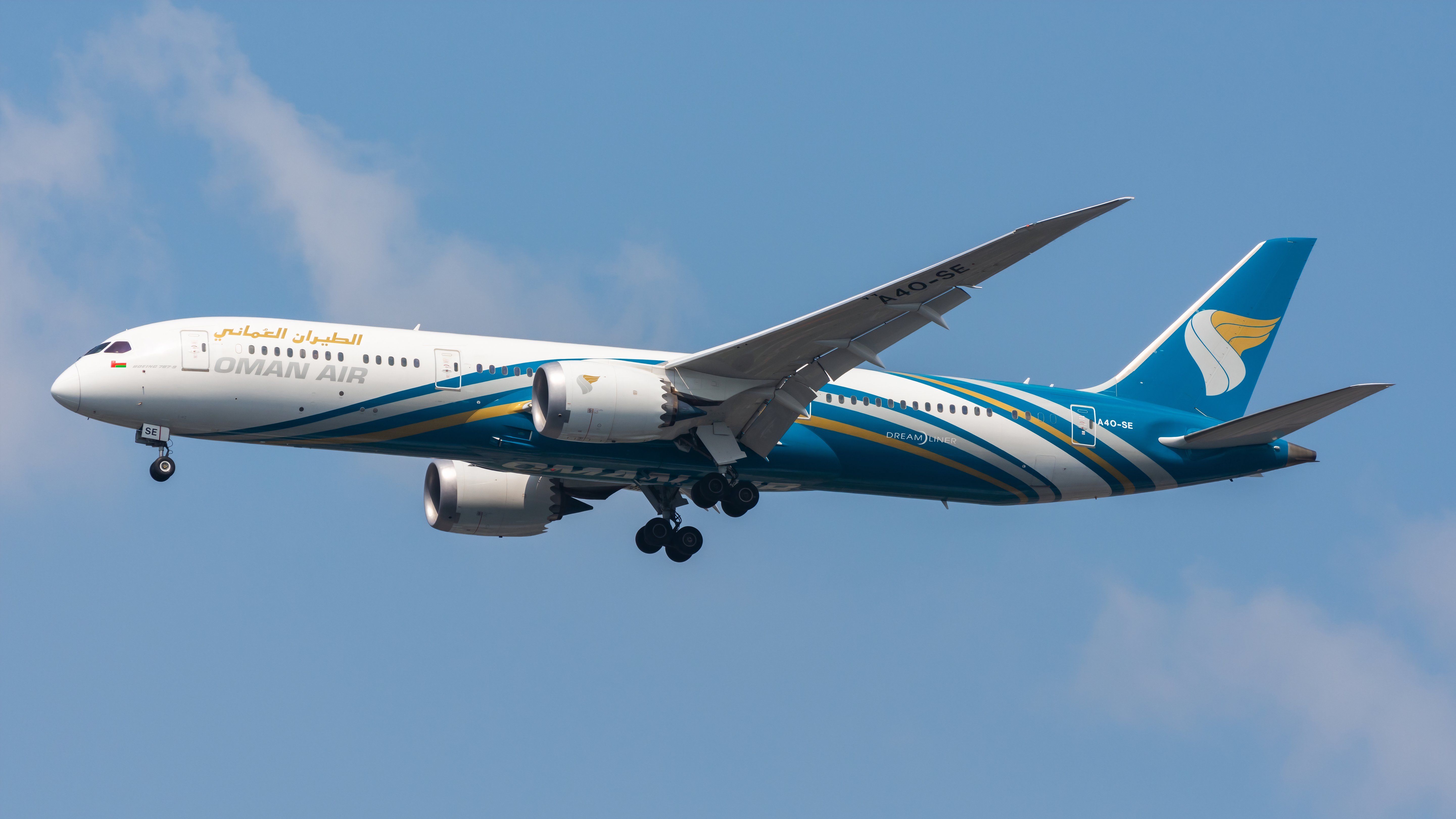 Oman Air Boeing 7879 flying