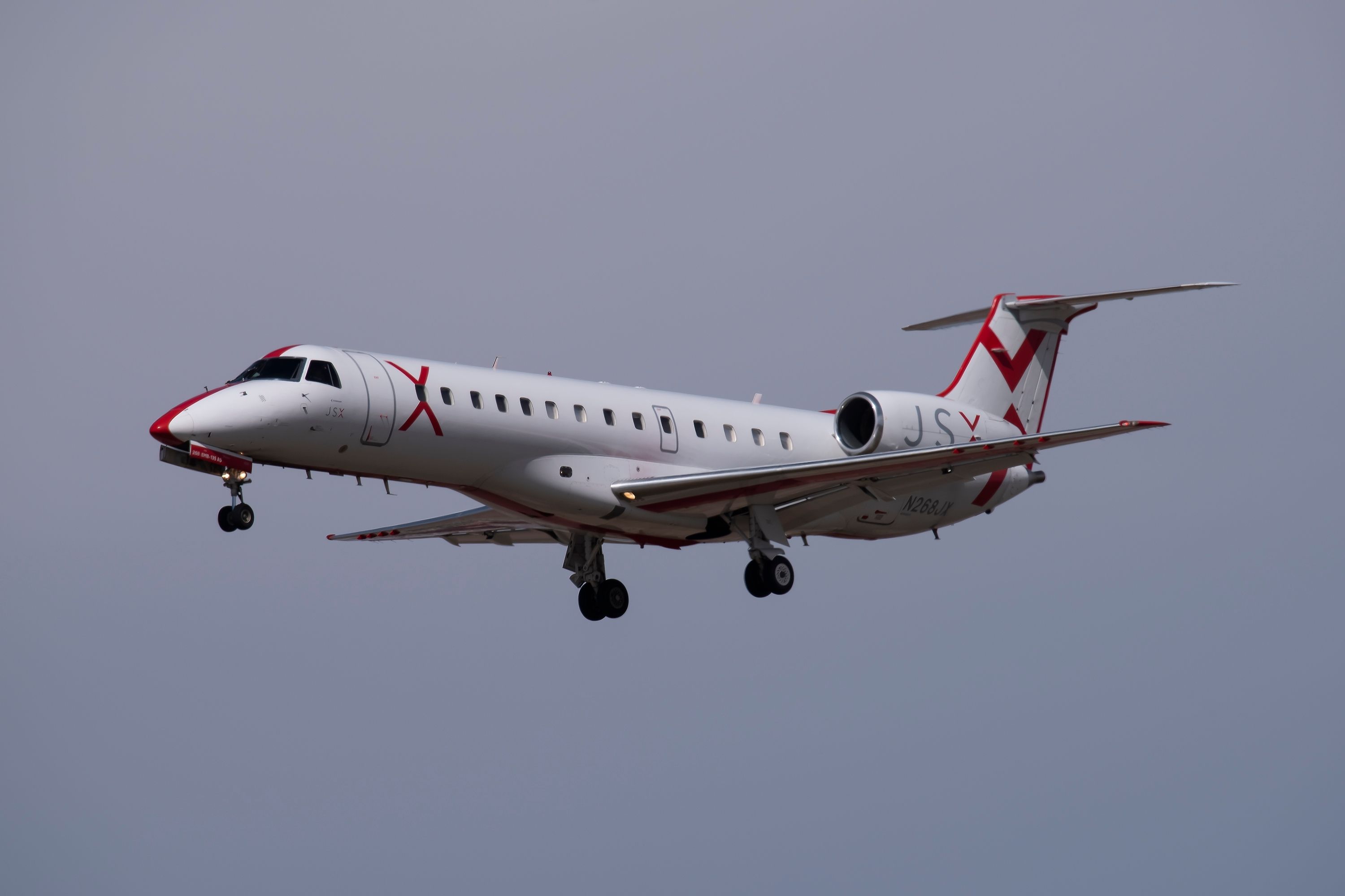 A JSX Embraer ERJ-135