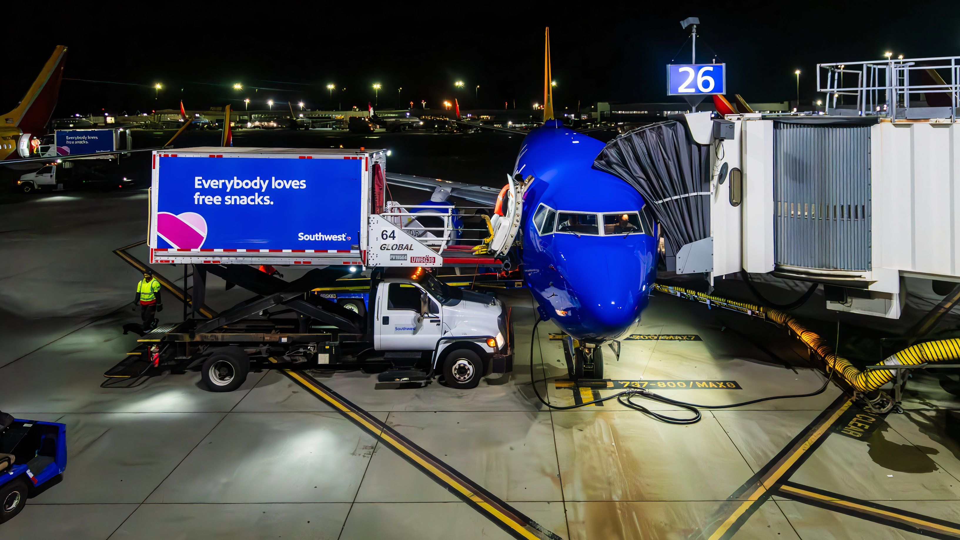 SF_Loading Southwest Free Snacks On A 737-800 at OAK In the Pre-Dawn Night - 16x9_JAK