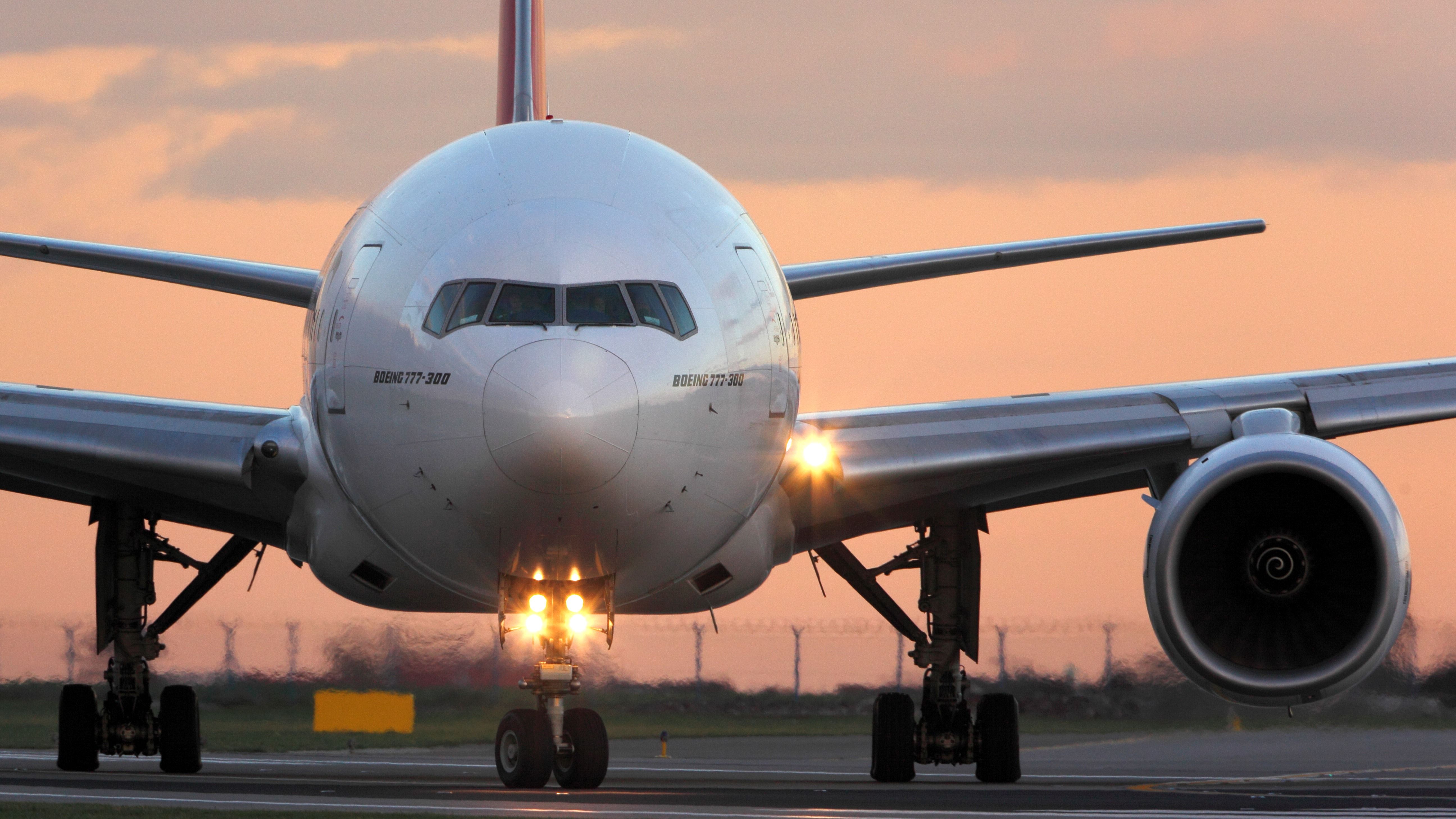 Emirates Boeing 777-300ER taxiing