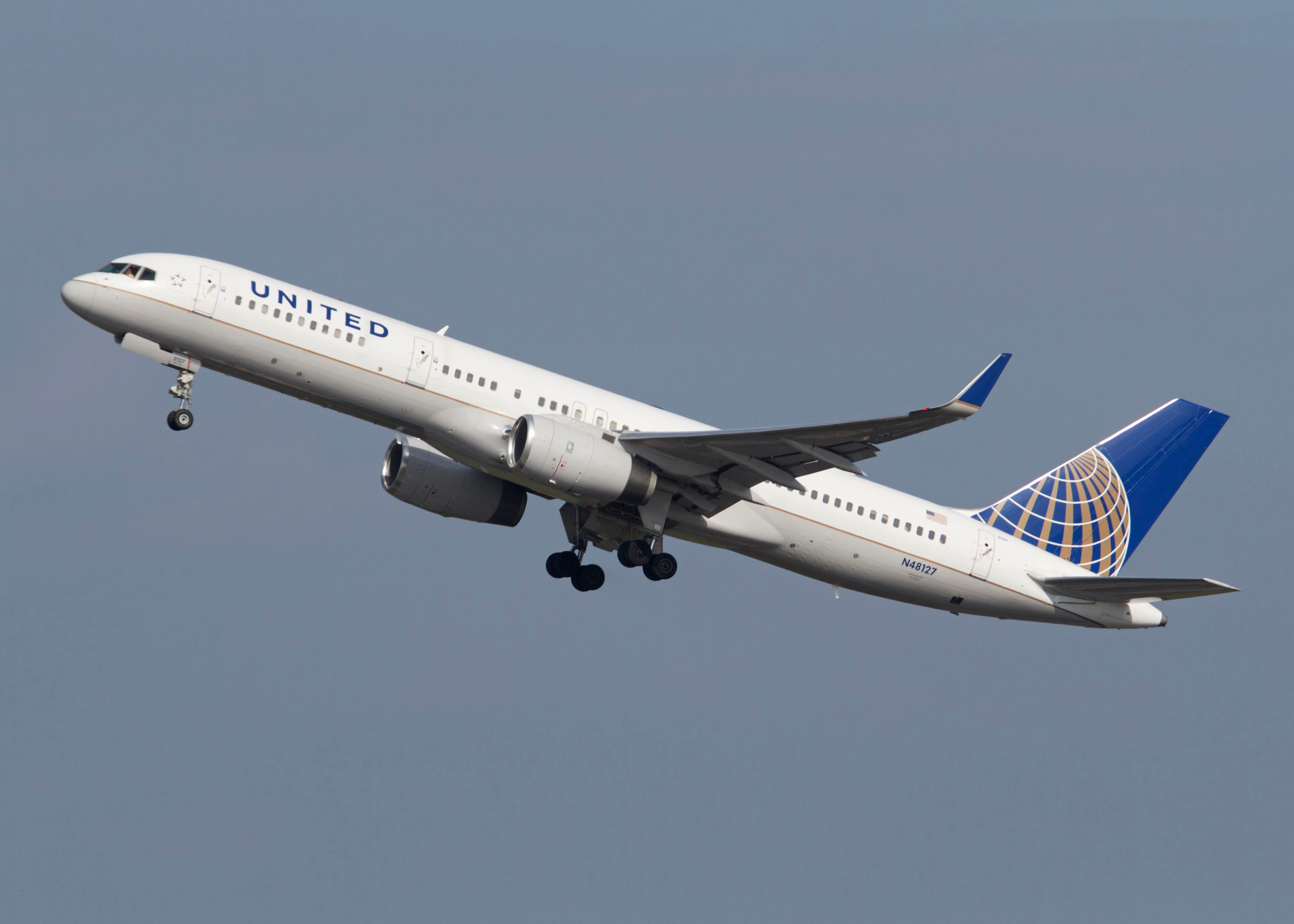 United_Airlines_Boeing_B757_N48127_(25610422143)