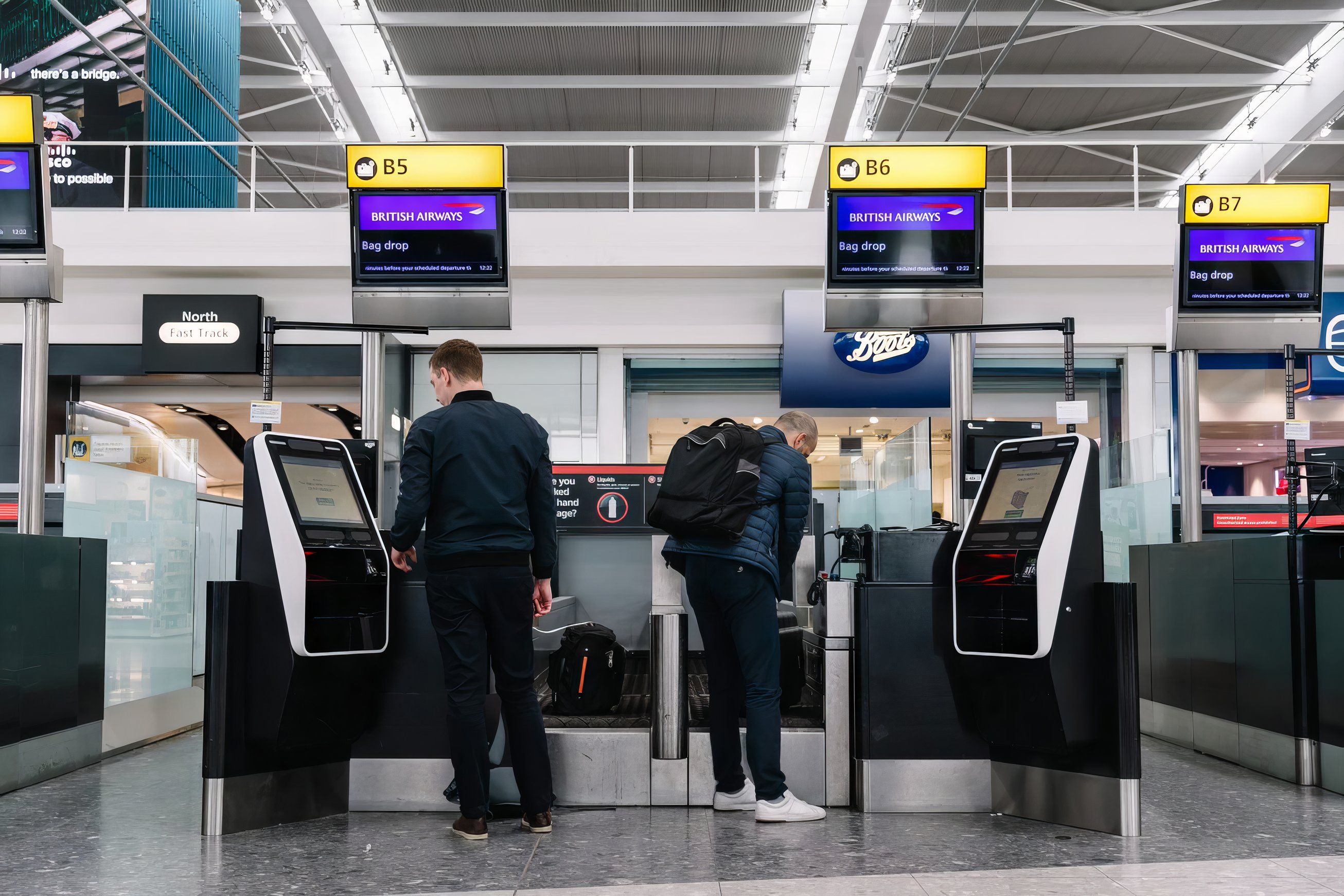 British_Airways-Hosted_bag_drops_at_Heathrow_Terminal_5-ref109583-Topaz