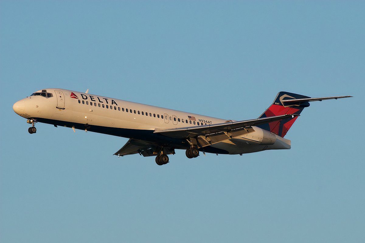 1200px-Delta_Boeing_717-200_N934AT_(35239860835)