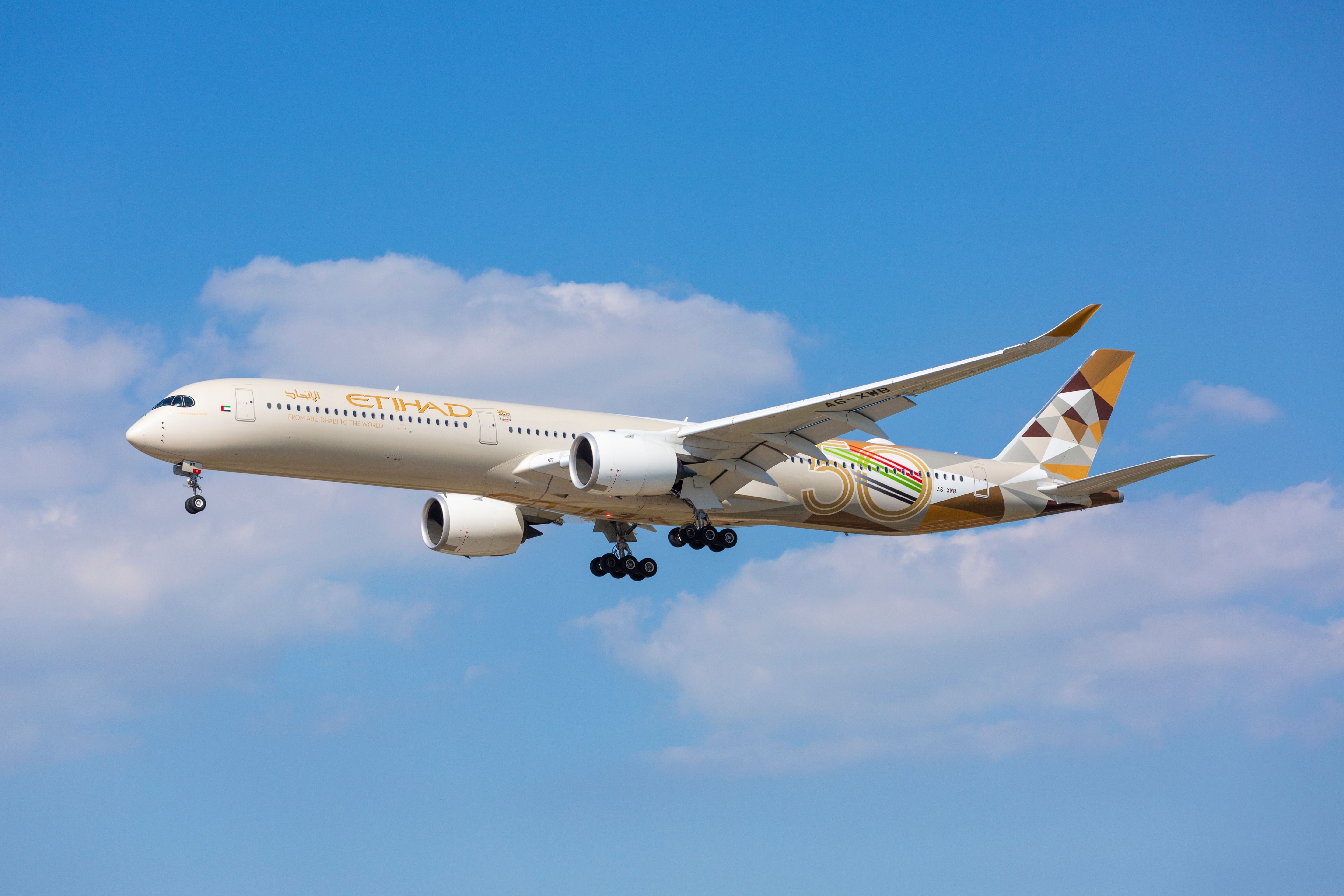 Etihad Airways Airbus A350-1000 landing at Chicago O'Hare International Airport ORD shutterstock_2200516889